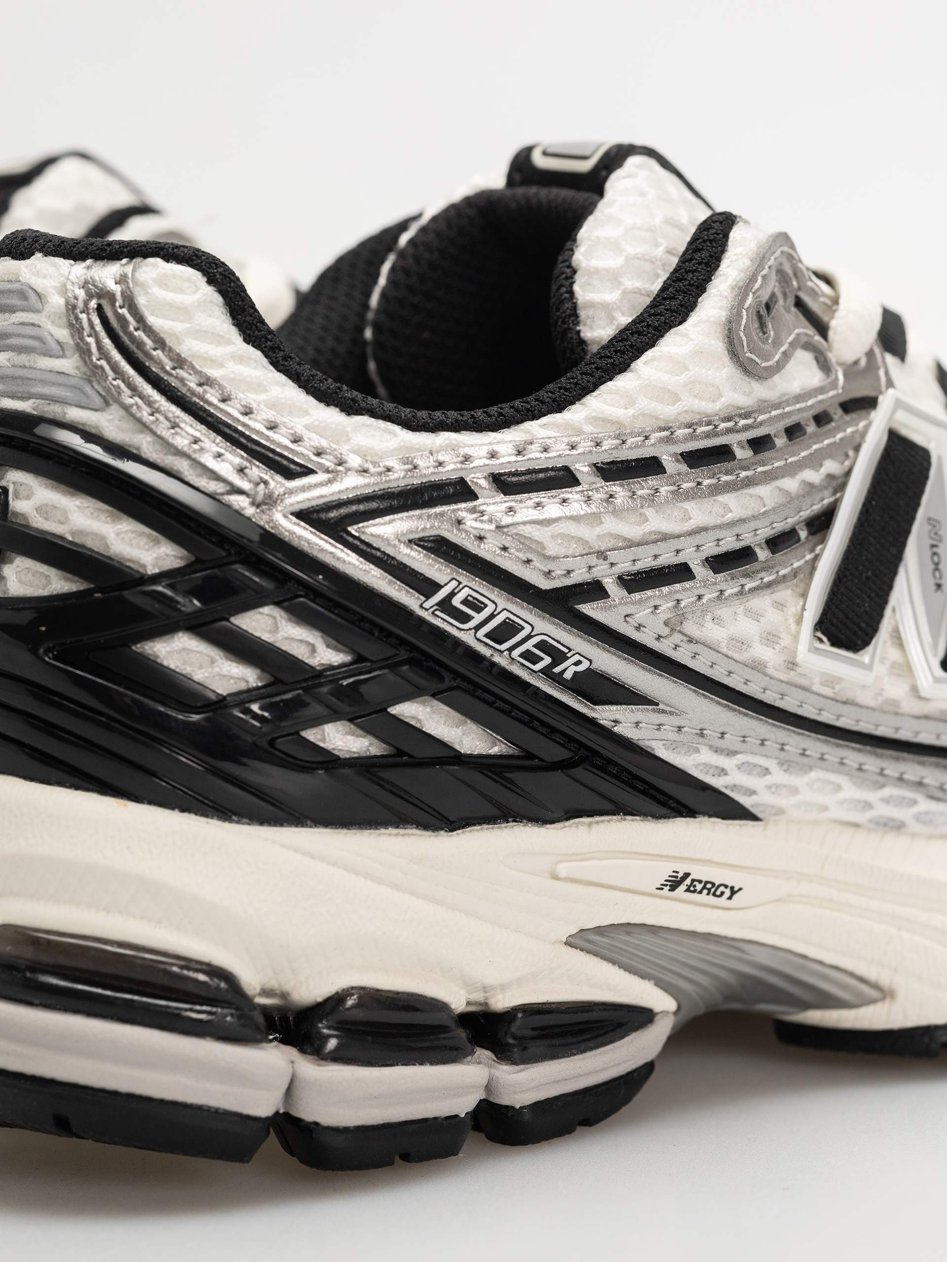 Buty New Balance 1906 (silver metallic/black/sea salt er)