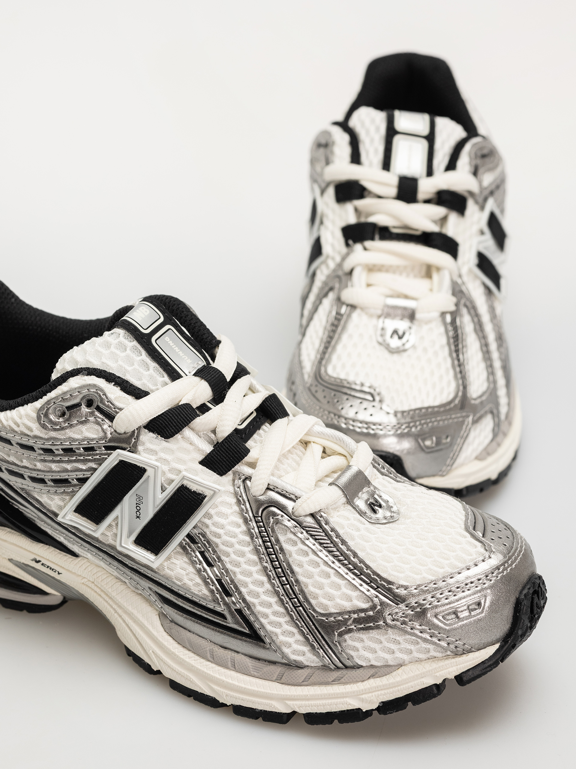 Buty New Balance 1906 (silver metallic/black/sea salt er)