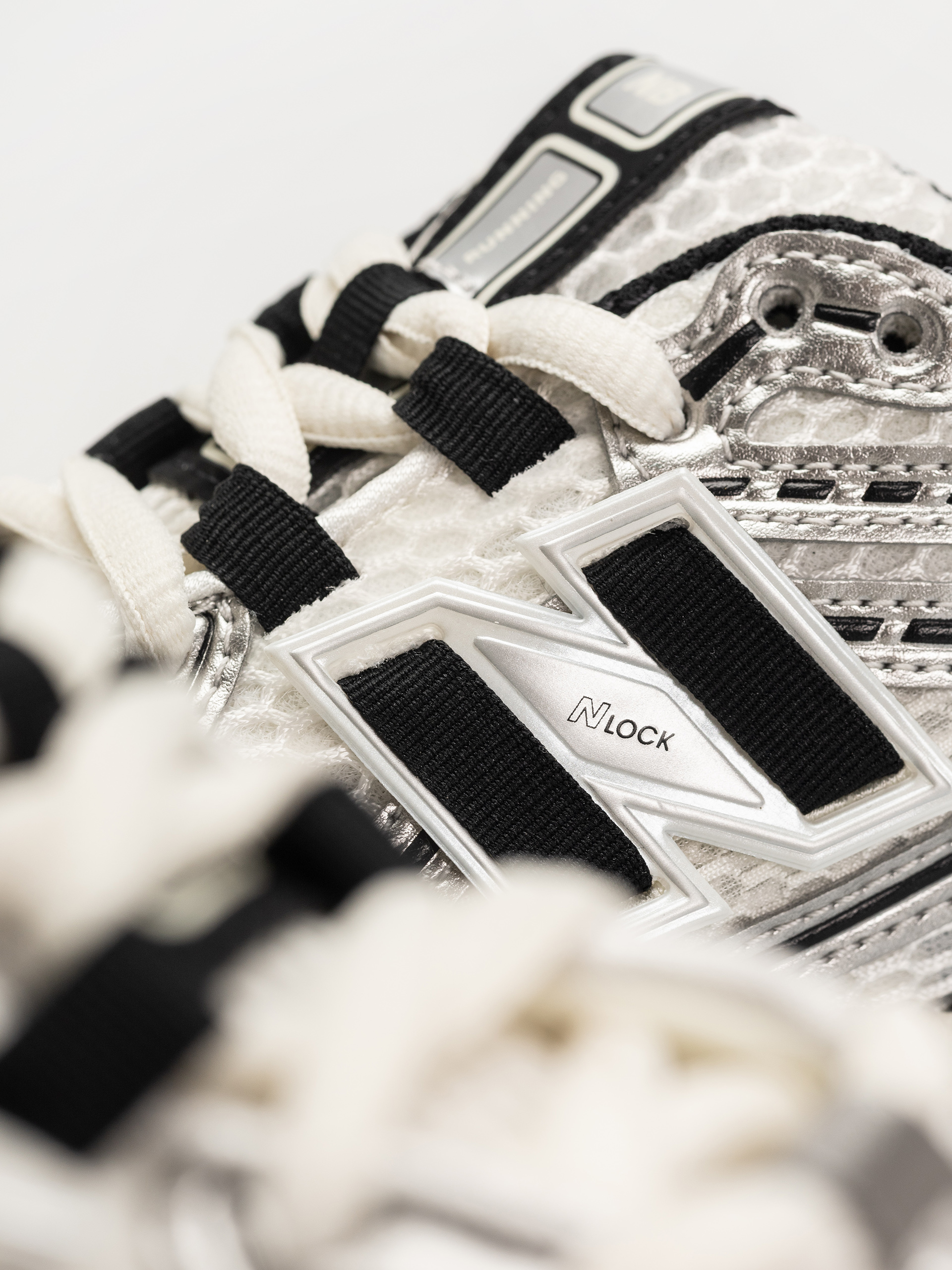 Buty New Balance 1906 (silver metallic/black/sea salt er)