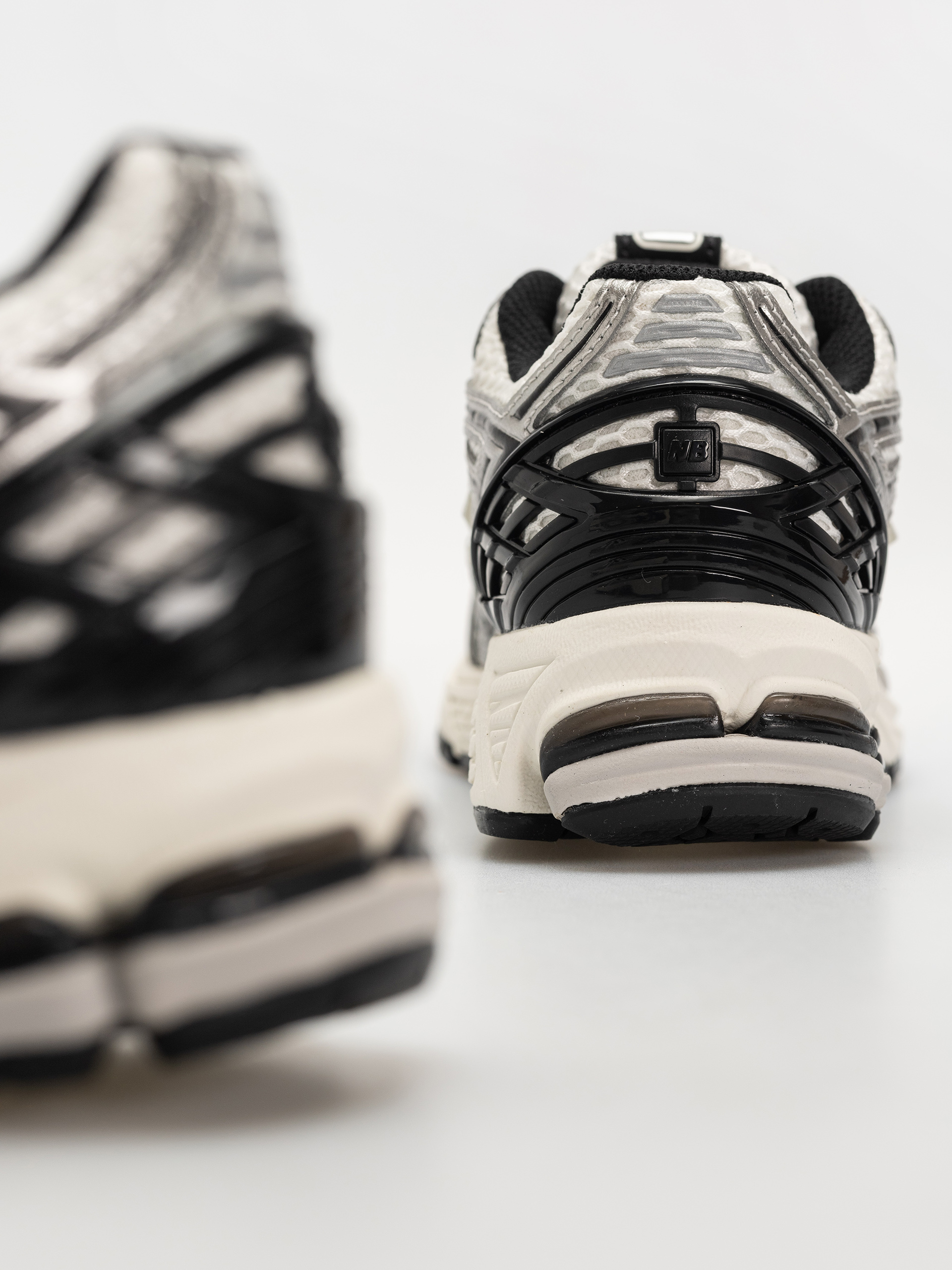 Buty New Balance 1906 (silver metallic/black/sea salt er)