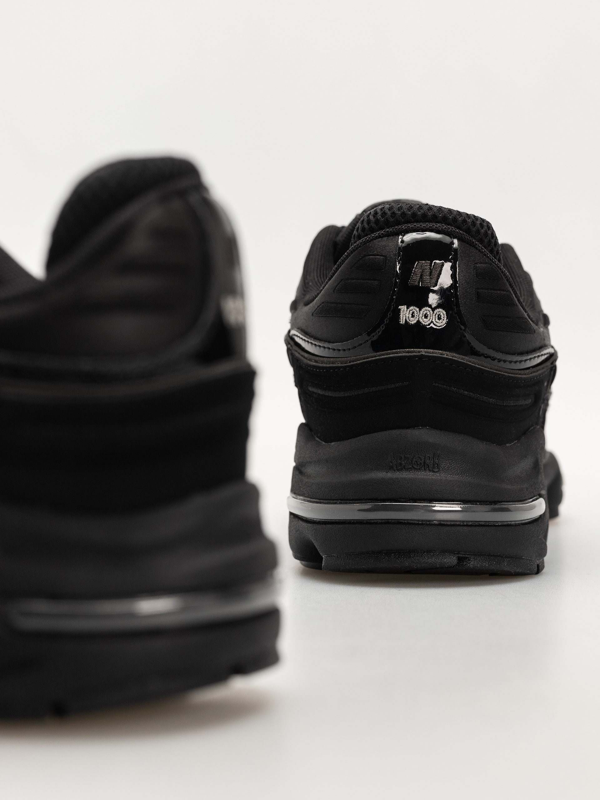 Buty New Balance 1000 (black/black metallic/light gold metallic b)