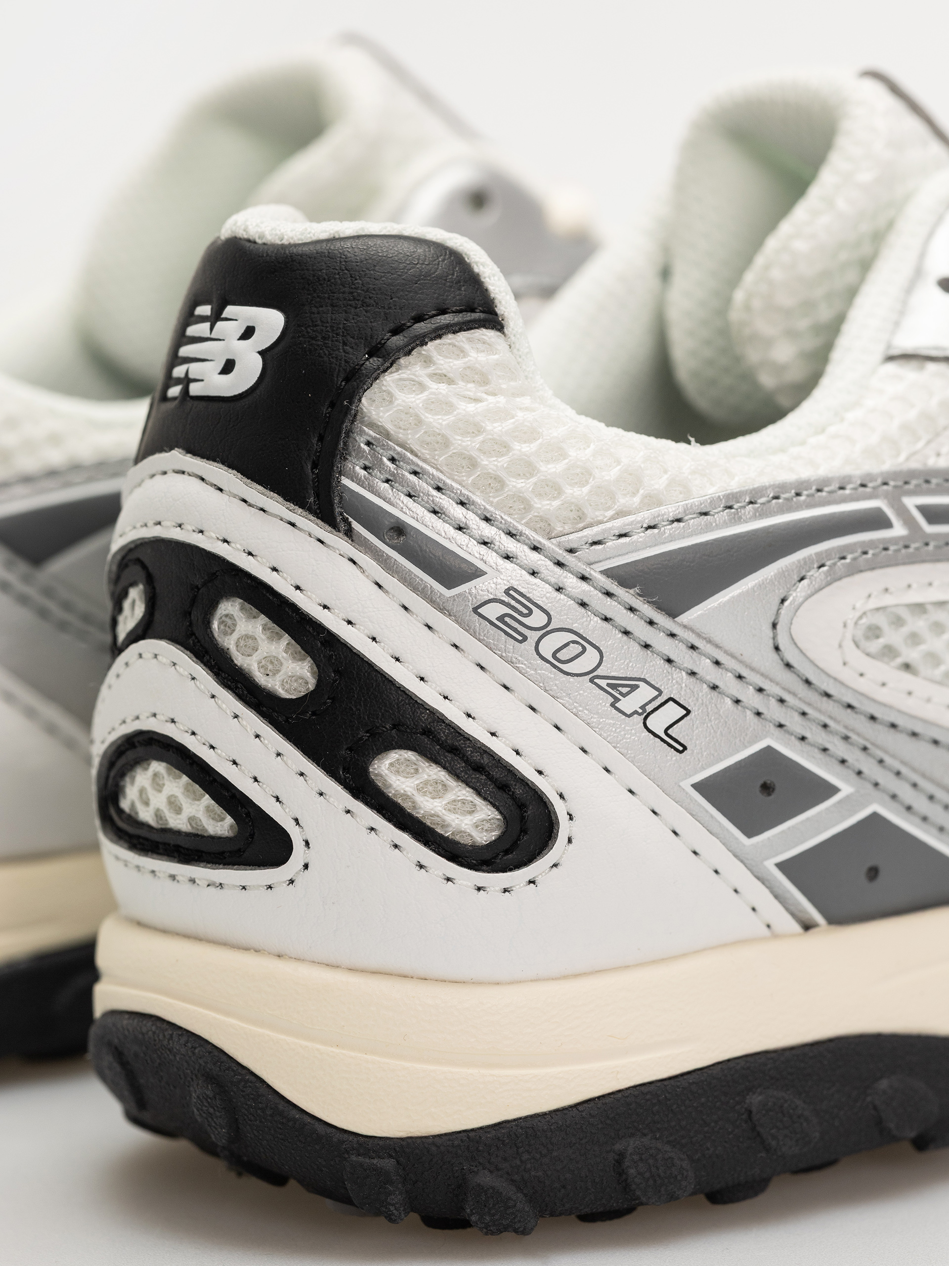 Buty New Balance 204 (silver metallic/black swd)