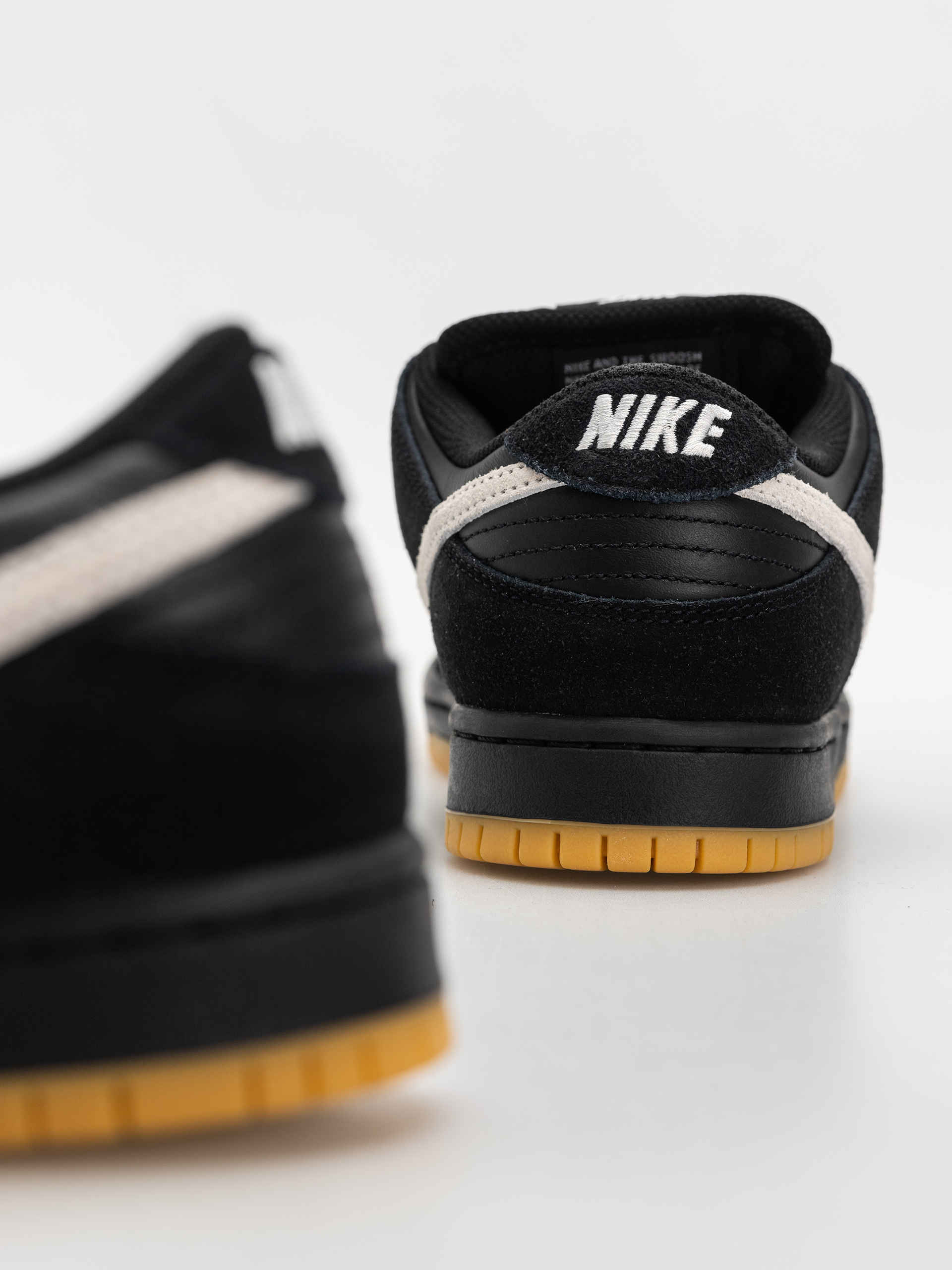 Buty Nike SB Dunk Low Pro (black/white black gum light brown)