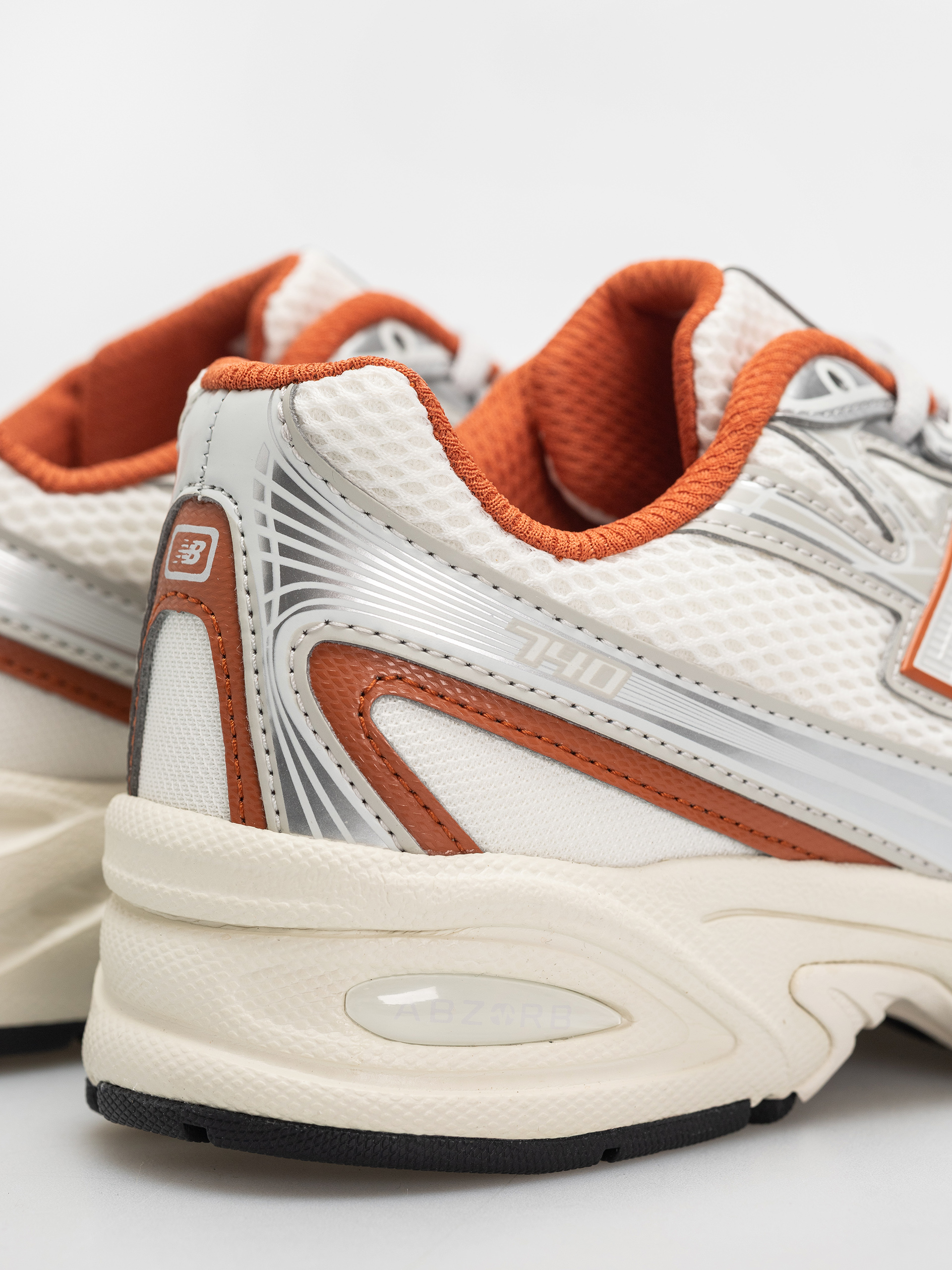 Buty New Balance 740 JR (silver metallic/cinnamon)
