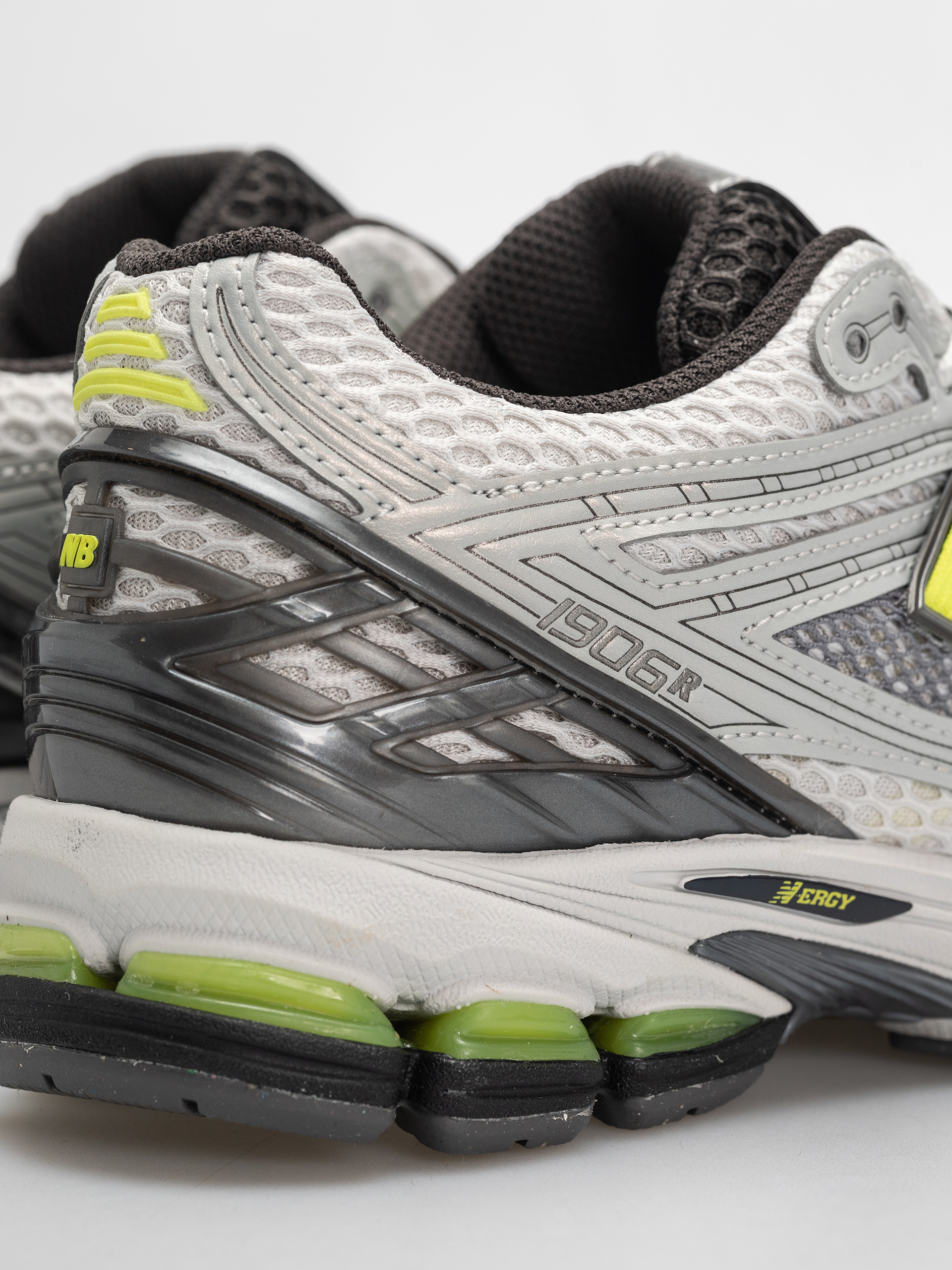 Buty New Balance 1906 (light silver metallic/alkaline green)