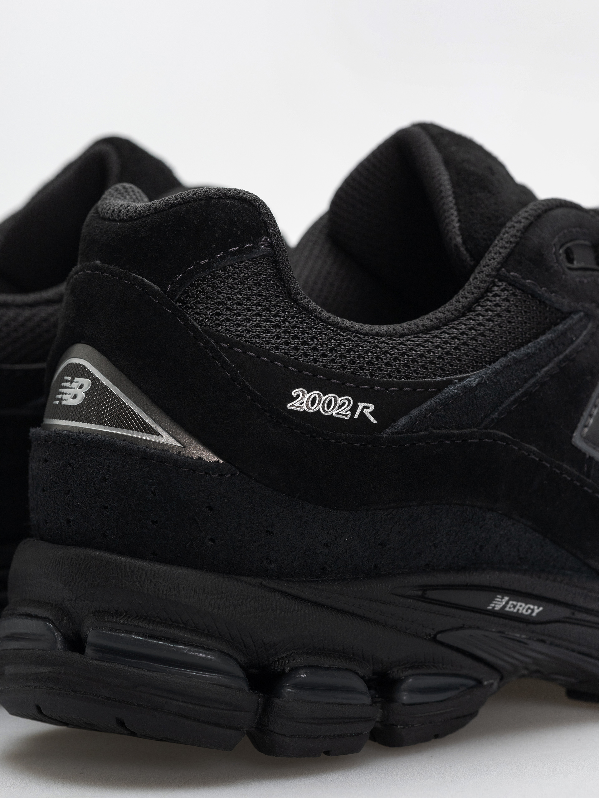 Buty New Balance 2002 (black/black metallic)