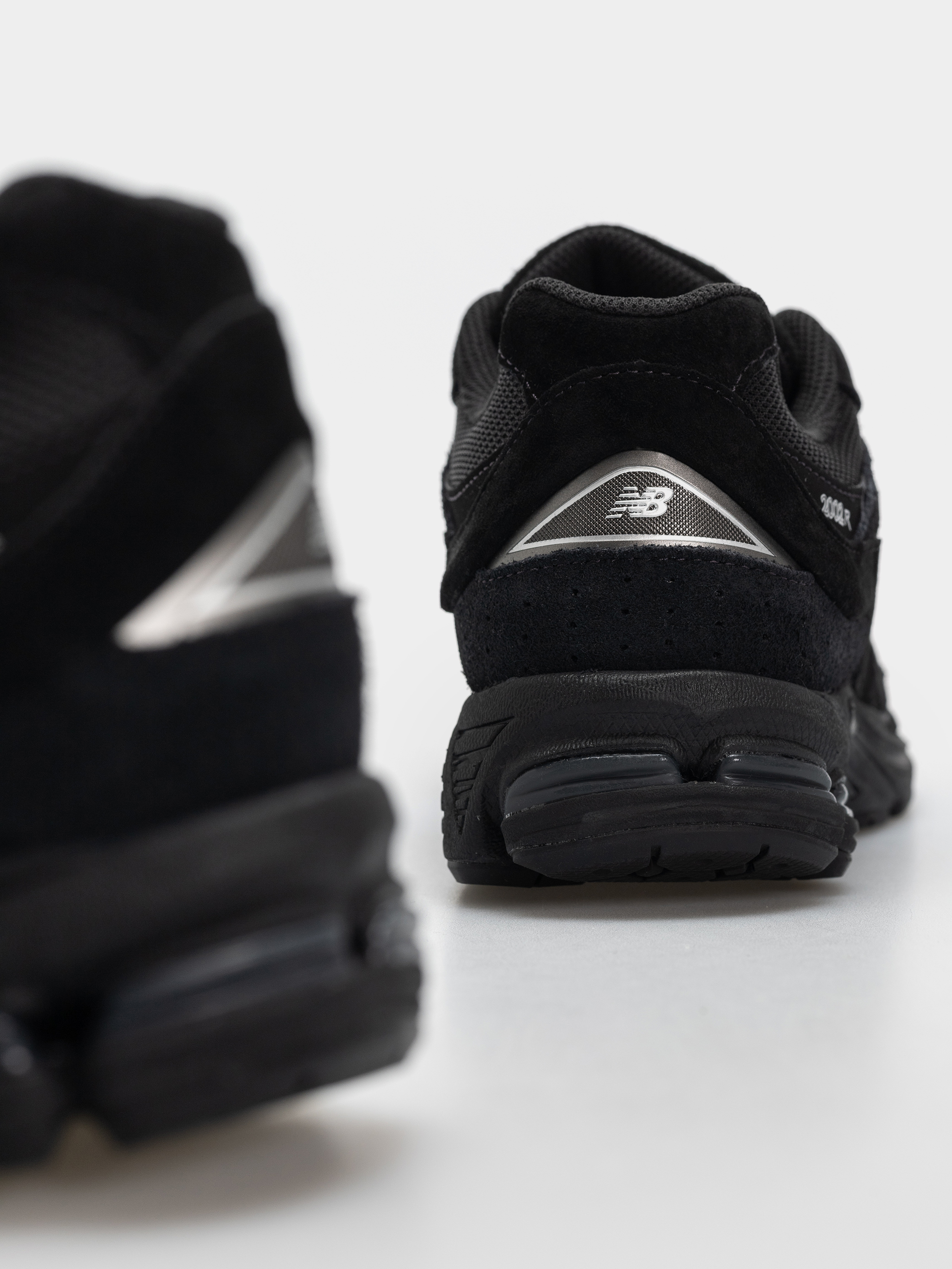 Buty New Balance 2002 (black/black metallic)