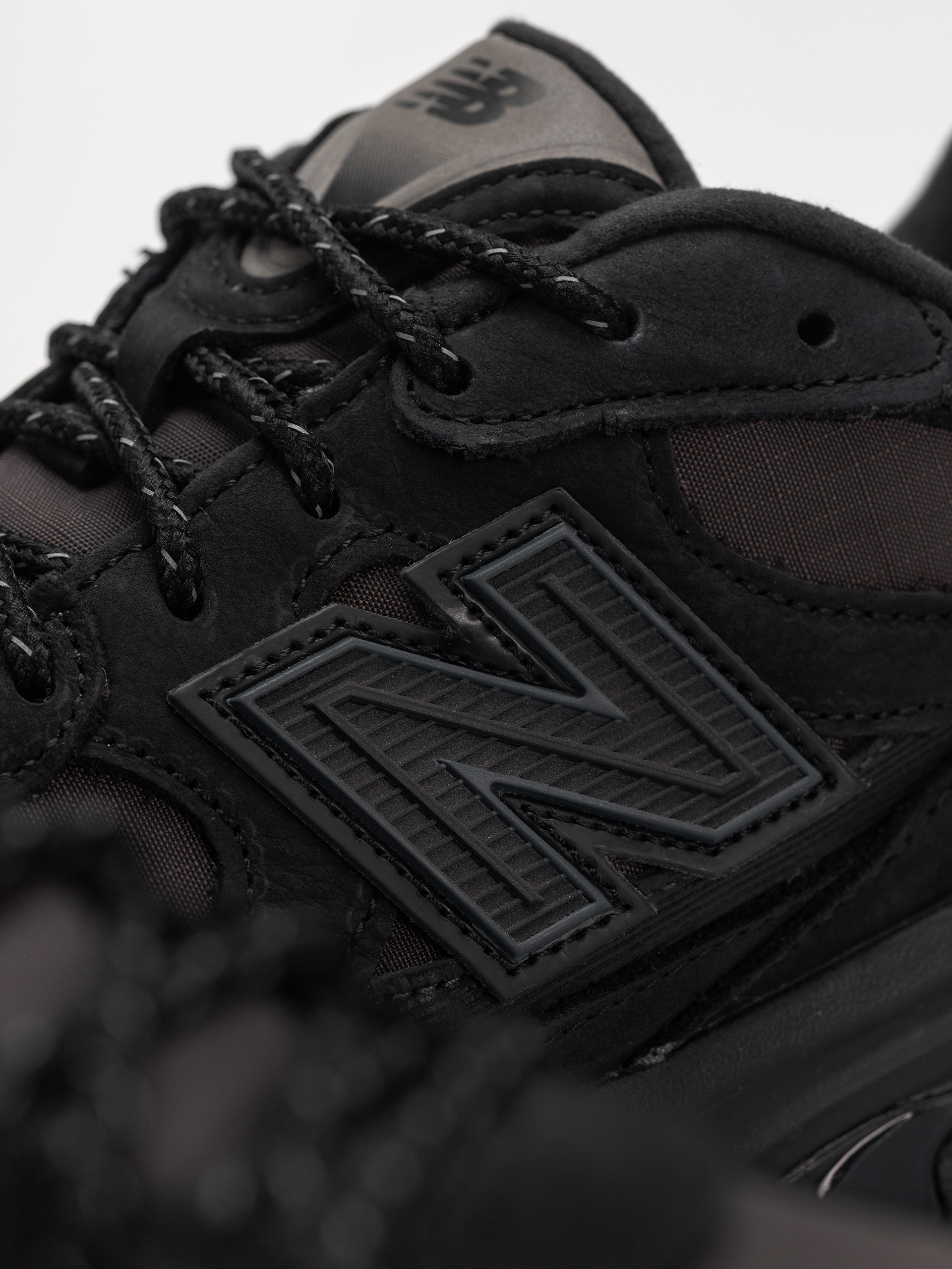 Buty New Balance 2010 (black/faded black/phantom)