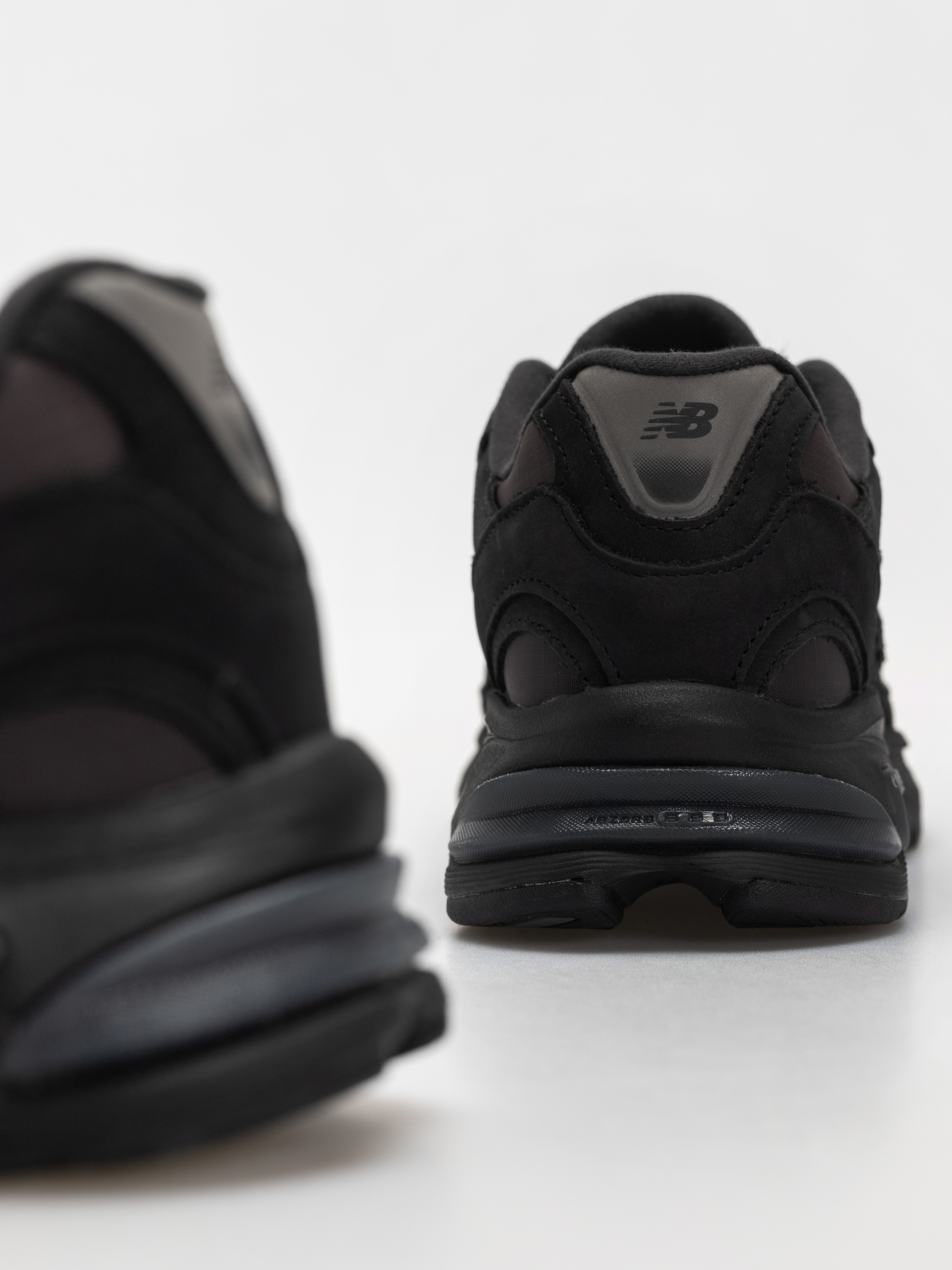 Buty New Balance 2010 (black/faded black/phantom)