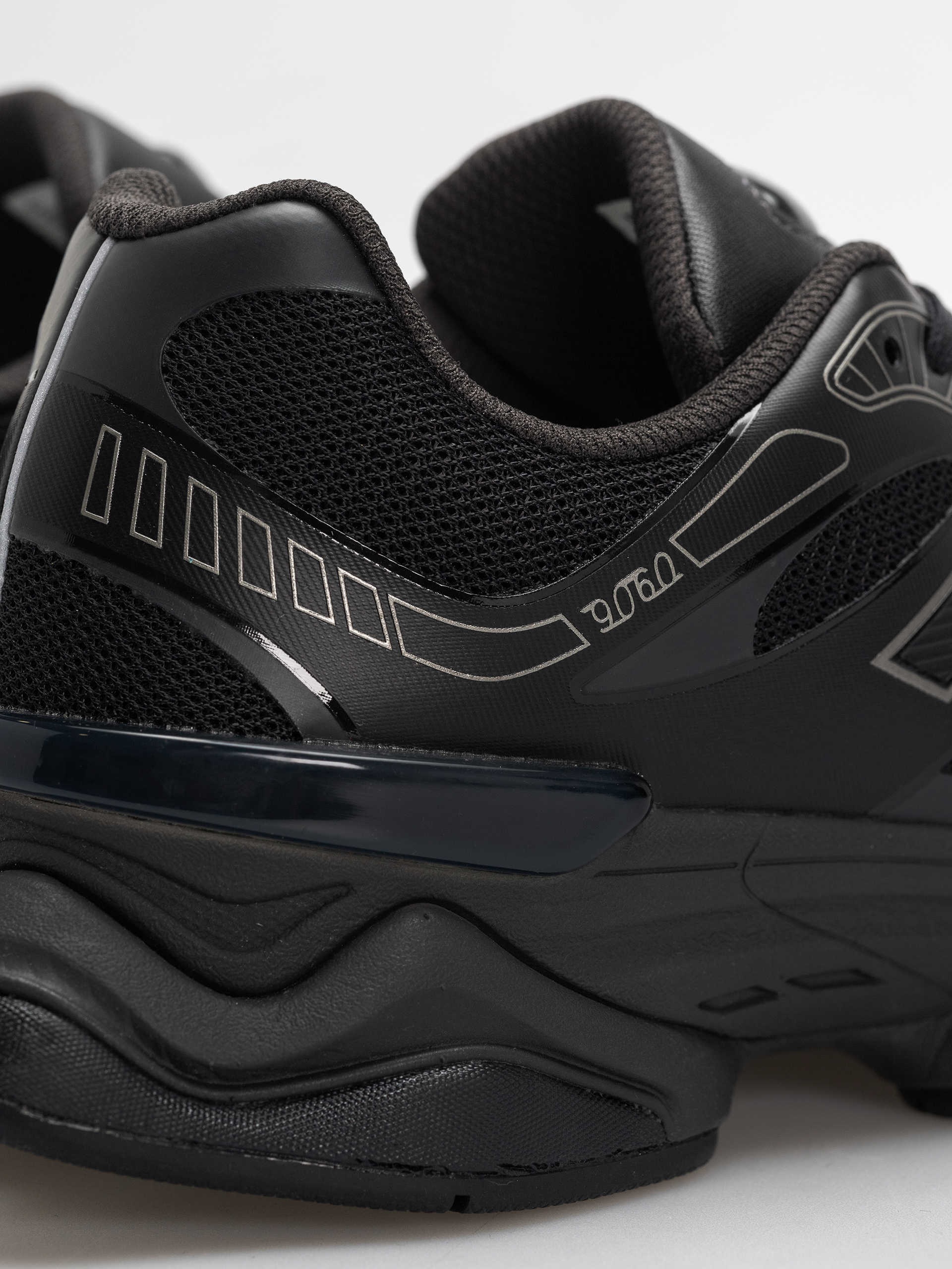 Buty New Balance 9060 (black/faded black)