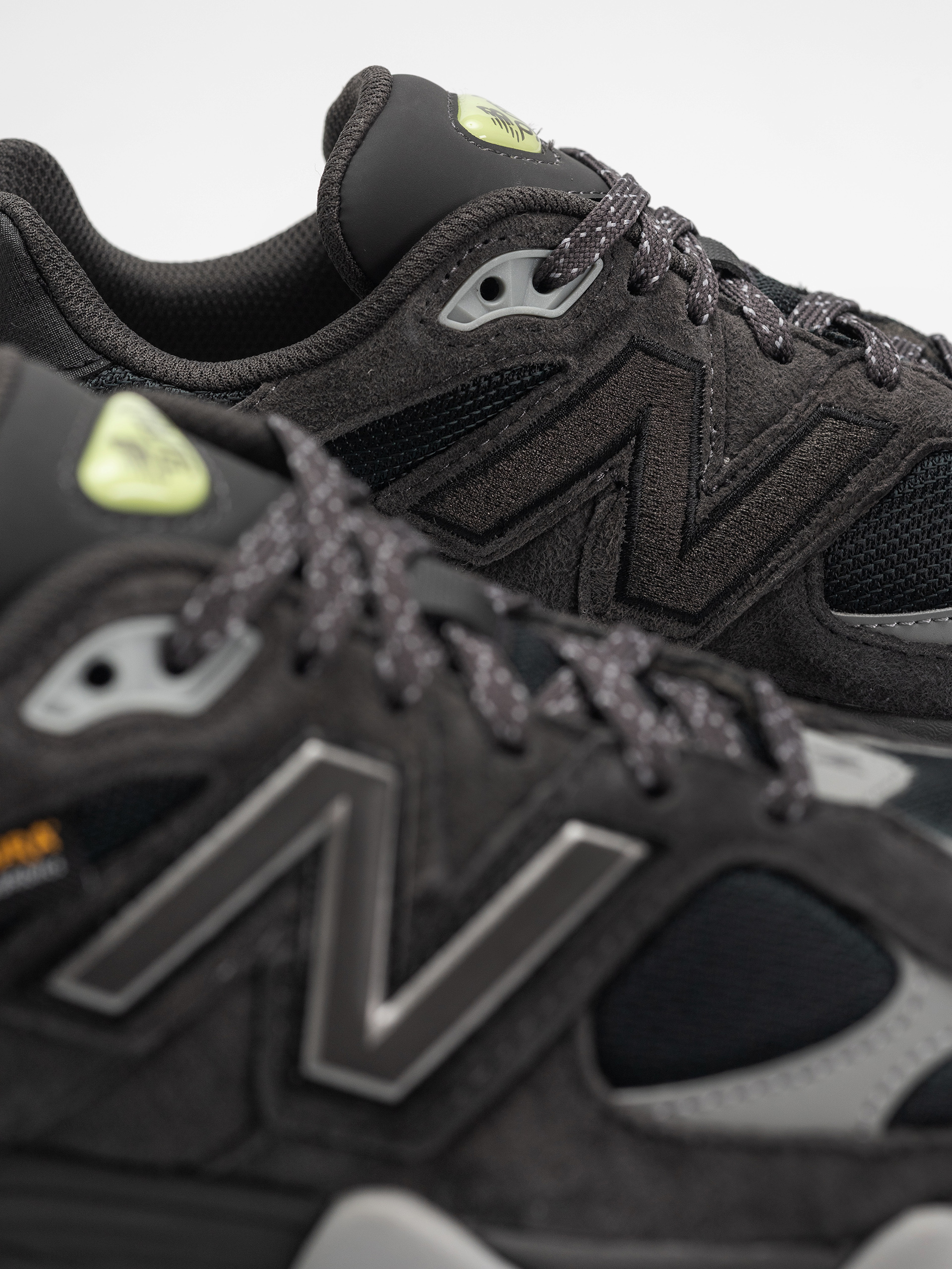 Buty New Balance 9060 (black cement/dry lime)