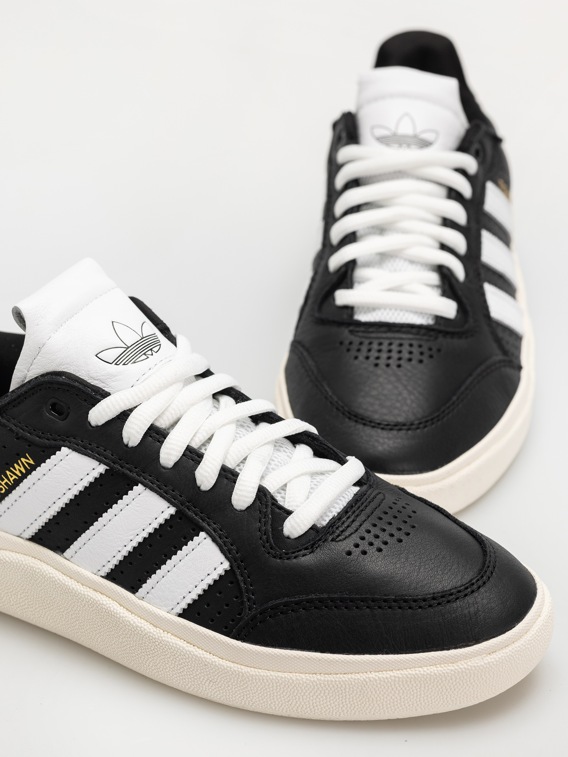 Buty adidas Tyshawn Low (cblack/ftwwht/cwhite)