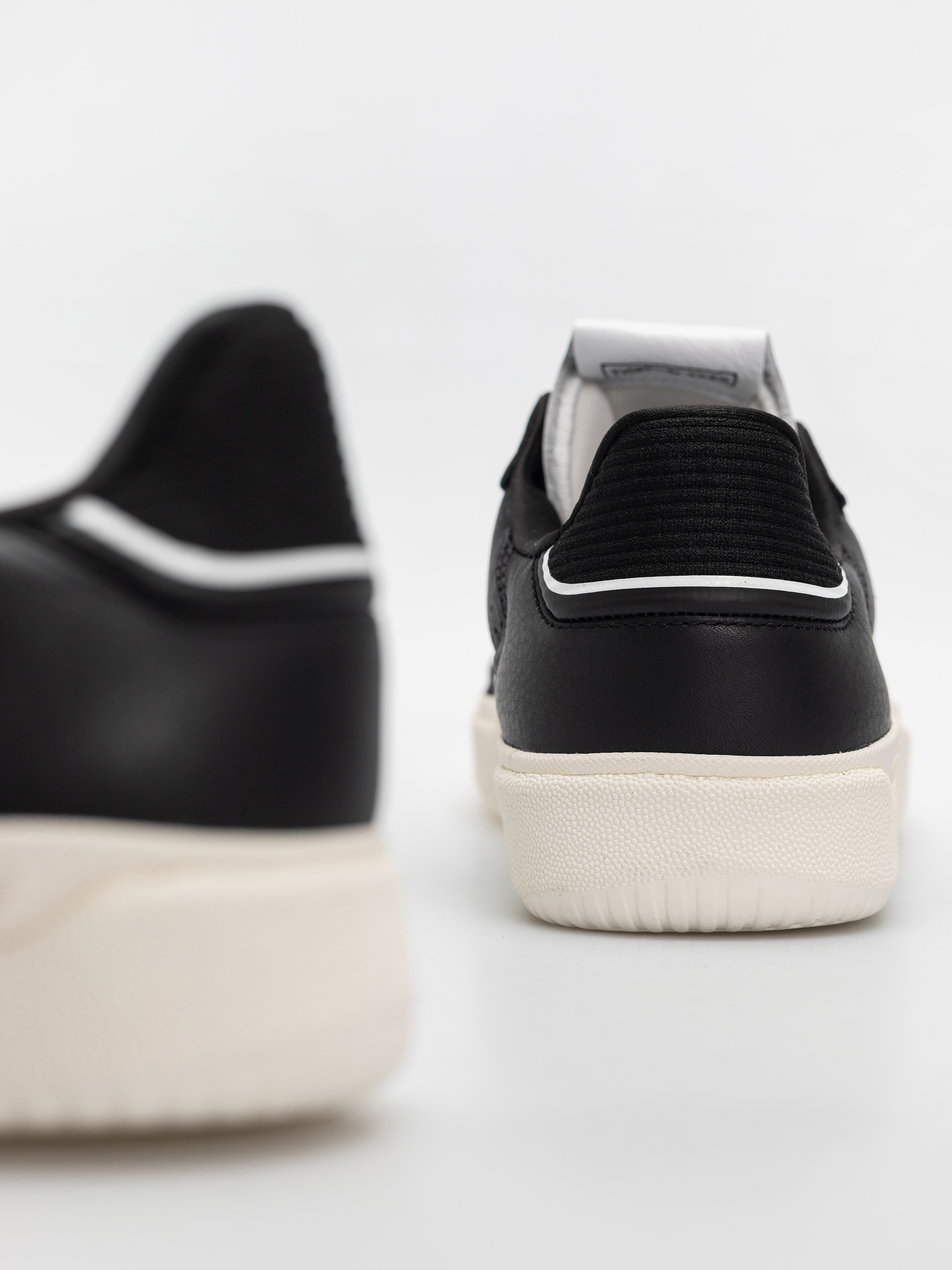 Buty adidas Tyshawn Low (cblack/ftwwht/cwhite)