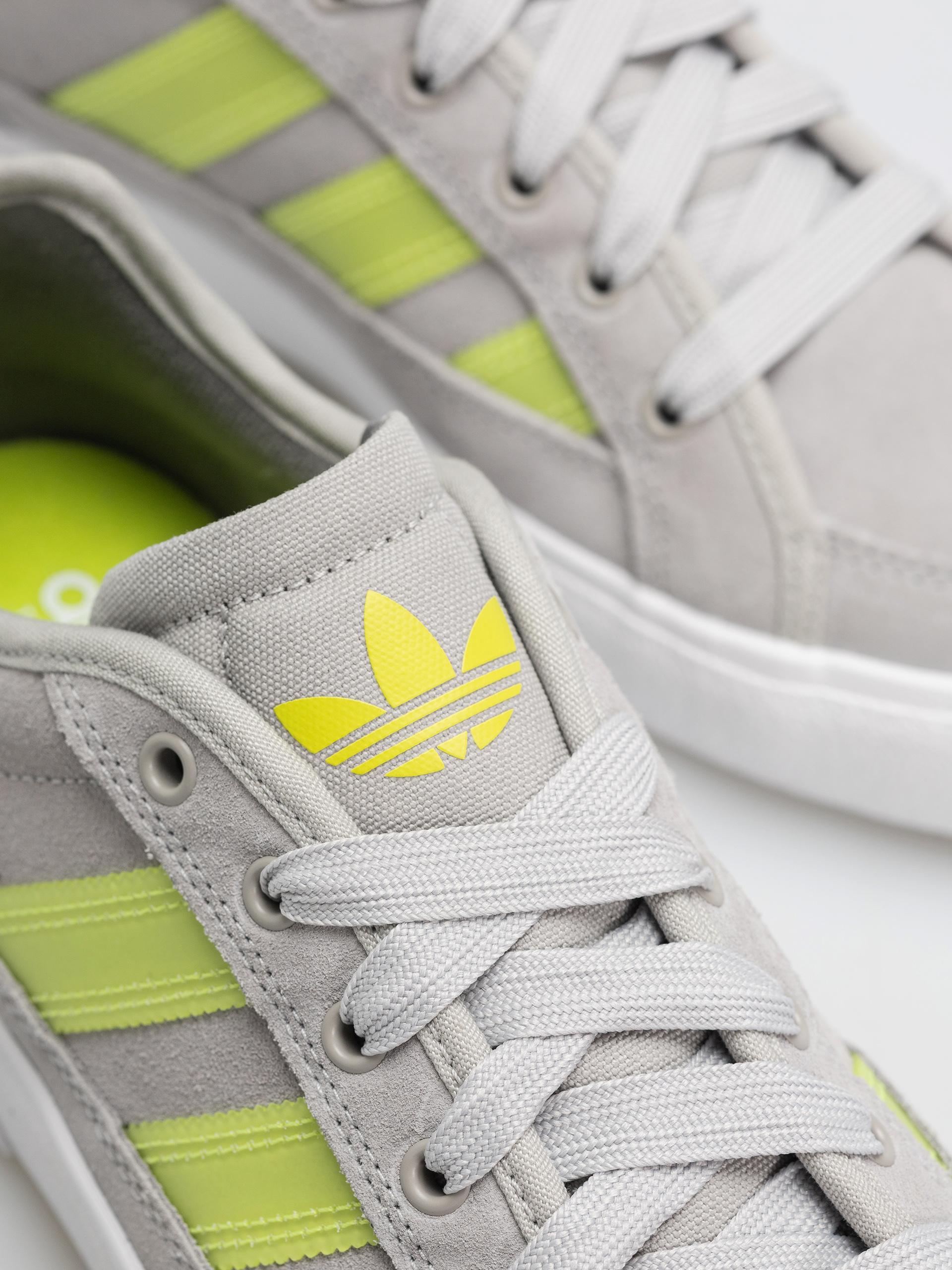 Buty adidas Court Tns Premiere (gretwo/sslime/grethr)