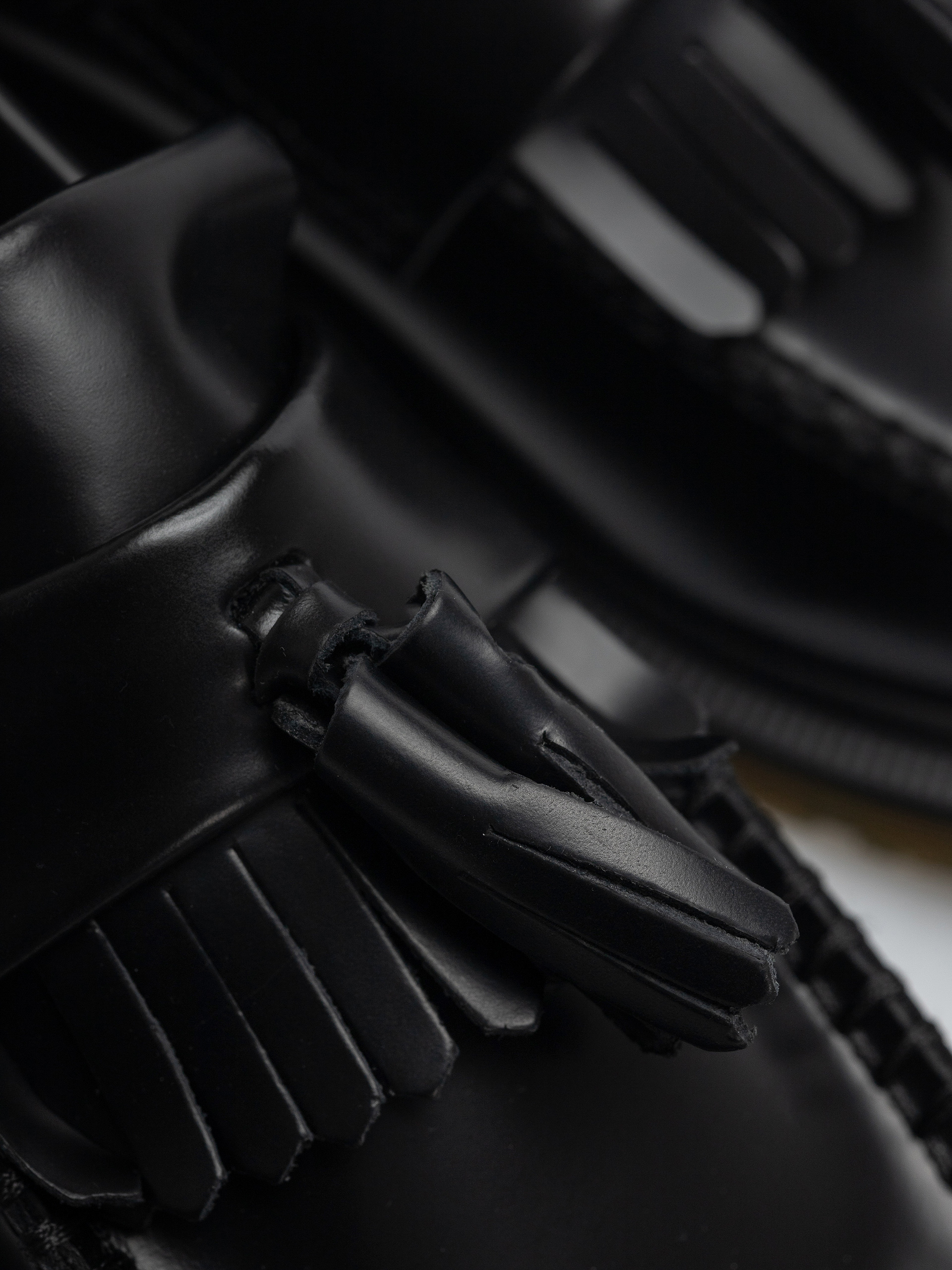 Buty Dr. Martens Adrian Tassel Loafer (black smooth)