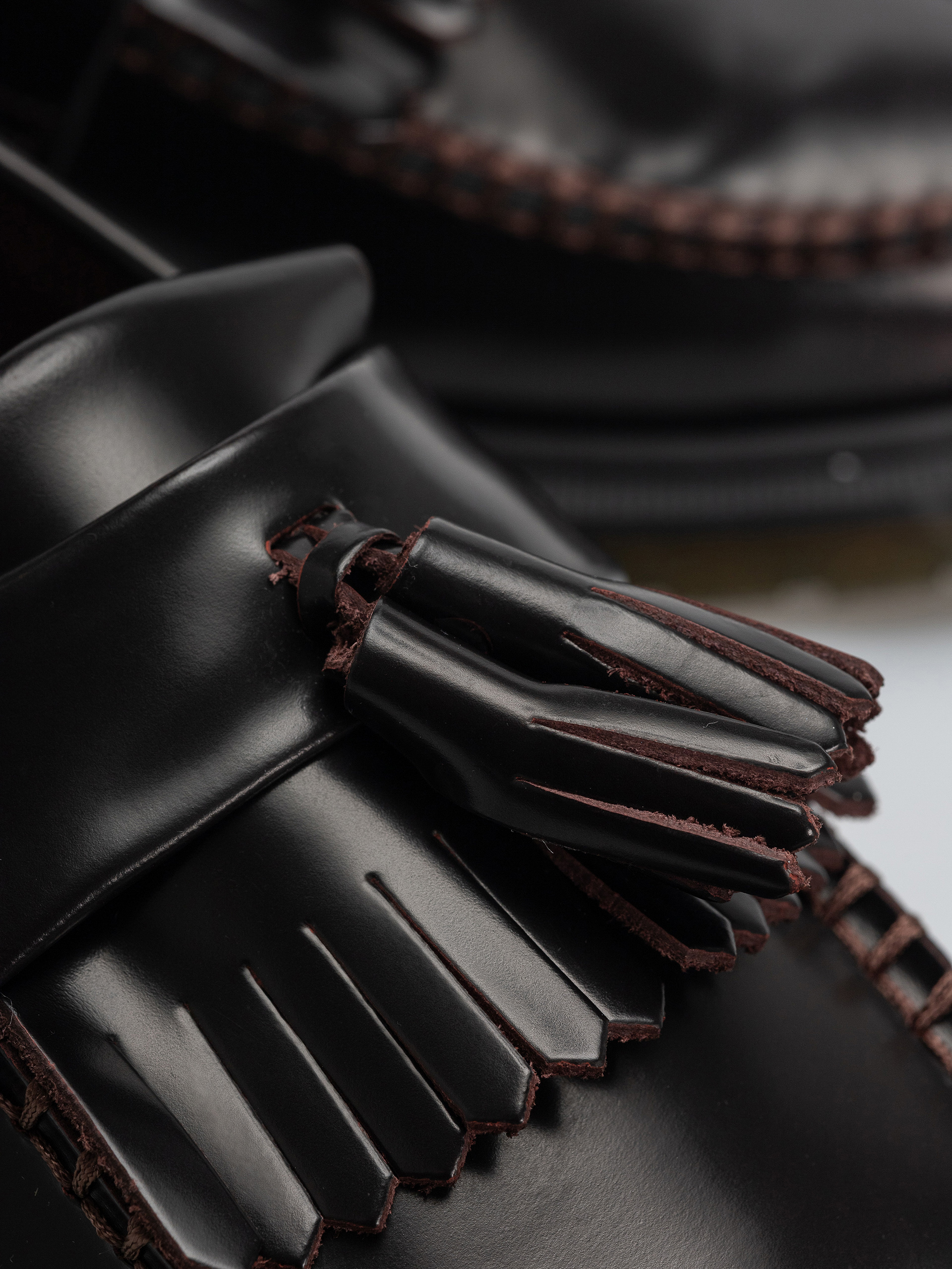 Buty Dr. Martens Adrian Tassel Loafer (cherry red arcadia)