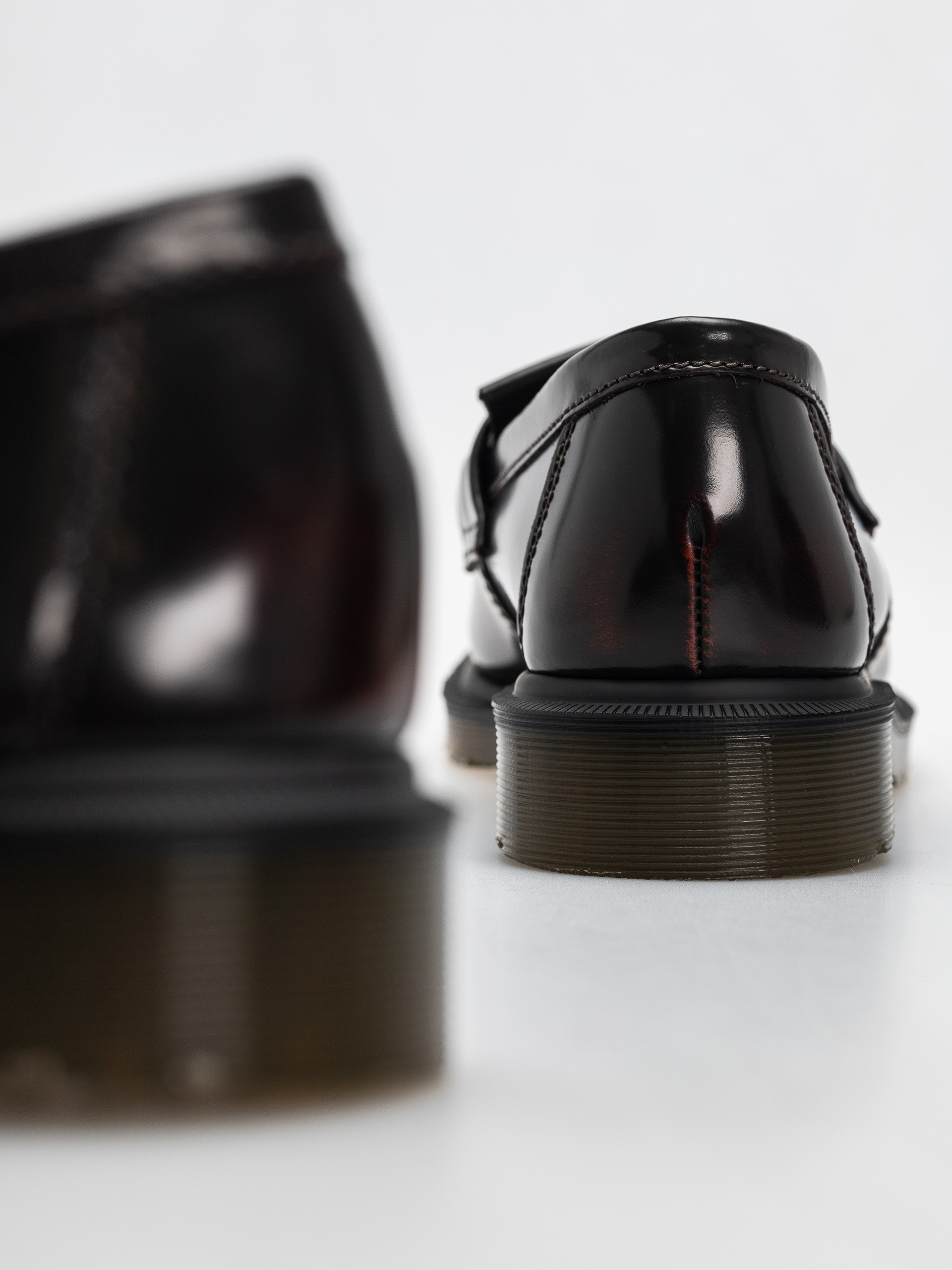 Buty Dr. Martens Adrian Tassel Loafer (cherry red arcadia)