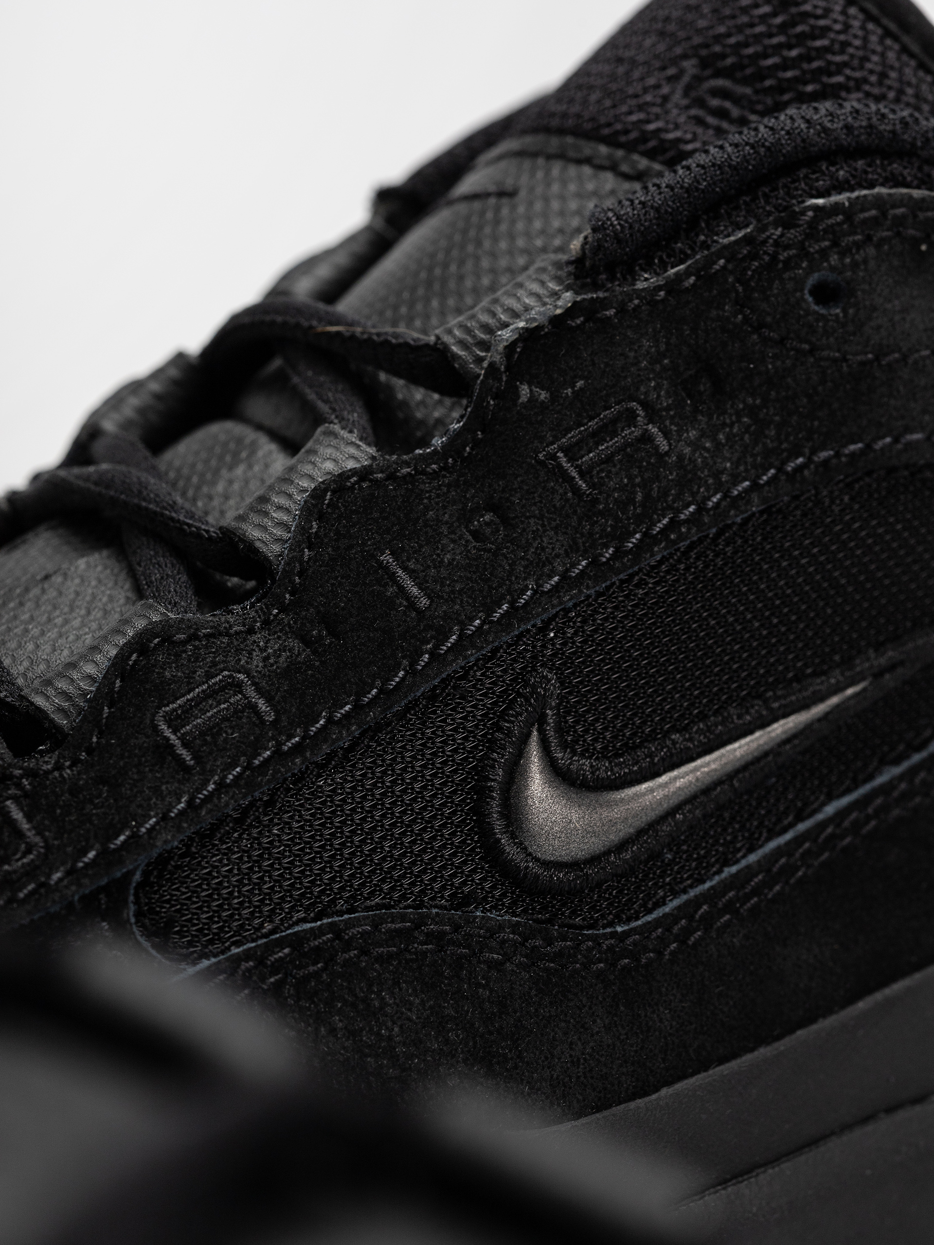 Buty Nike SB Air Max Ishod (black/black black black)