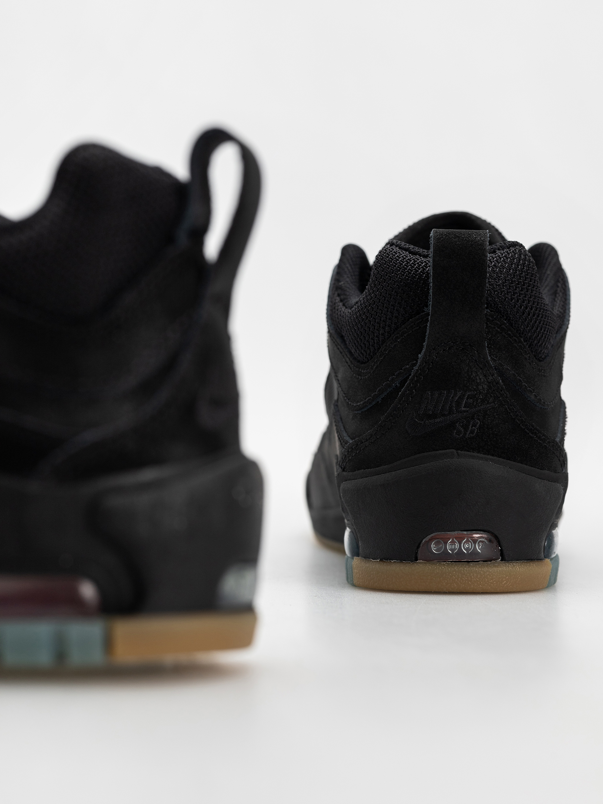 Buty Nike SB Air Max Ishod (black/black black black)