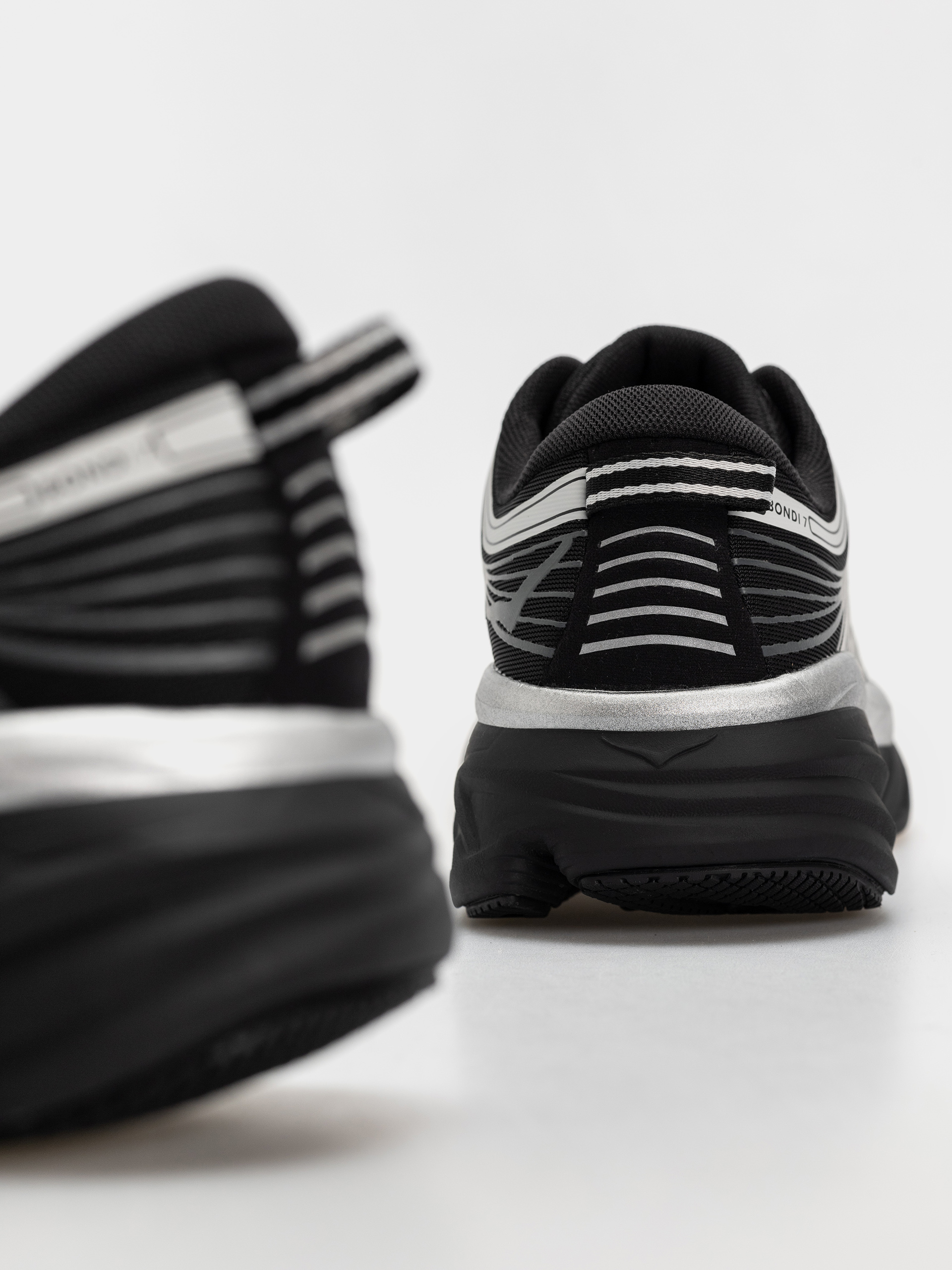 Buty Hoka Bondi 7 (black/stardust)