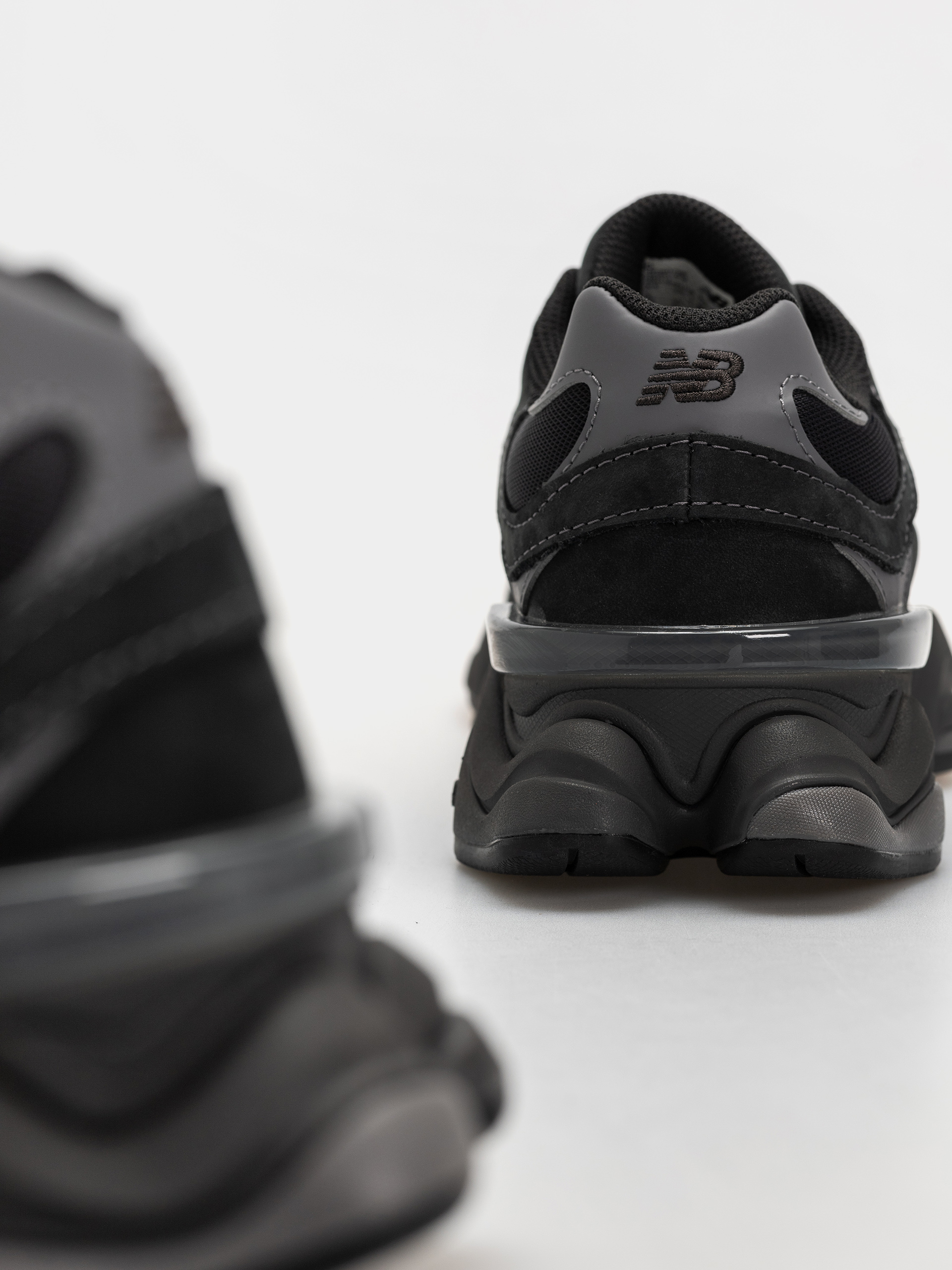 Buty New Balance 9060 (black/castlerock)