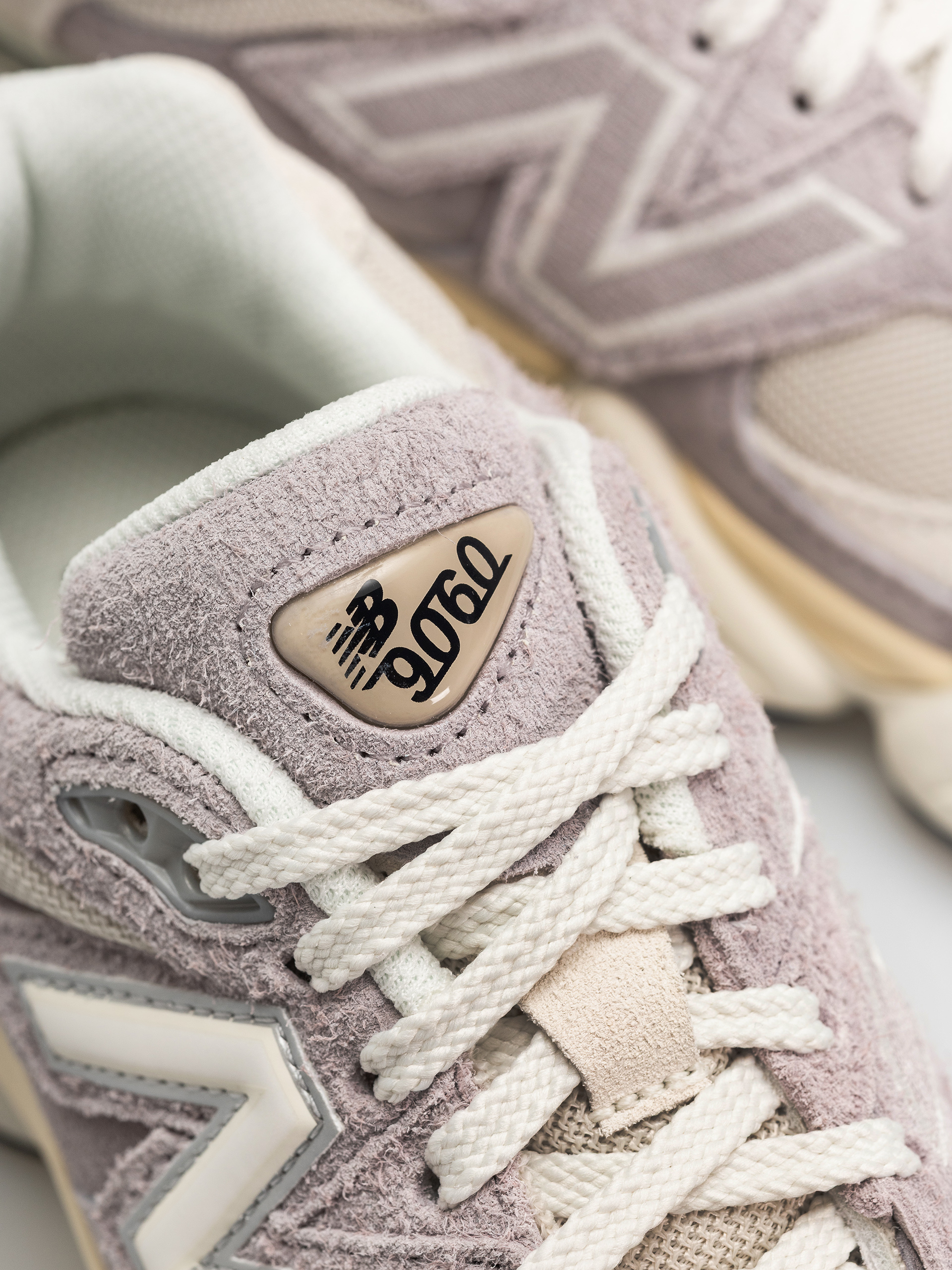 Buty New Balance 9060 (truffle salt/timberwolf)