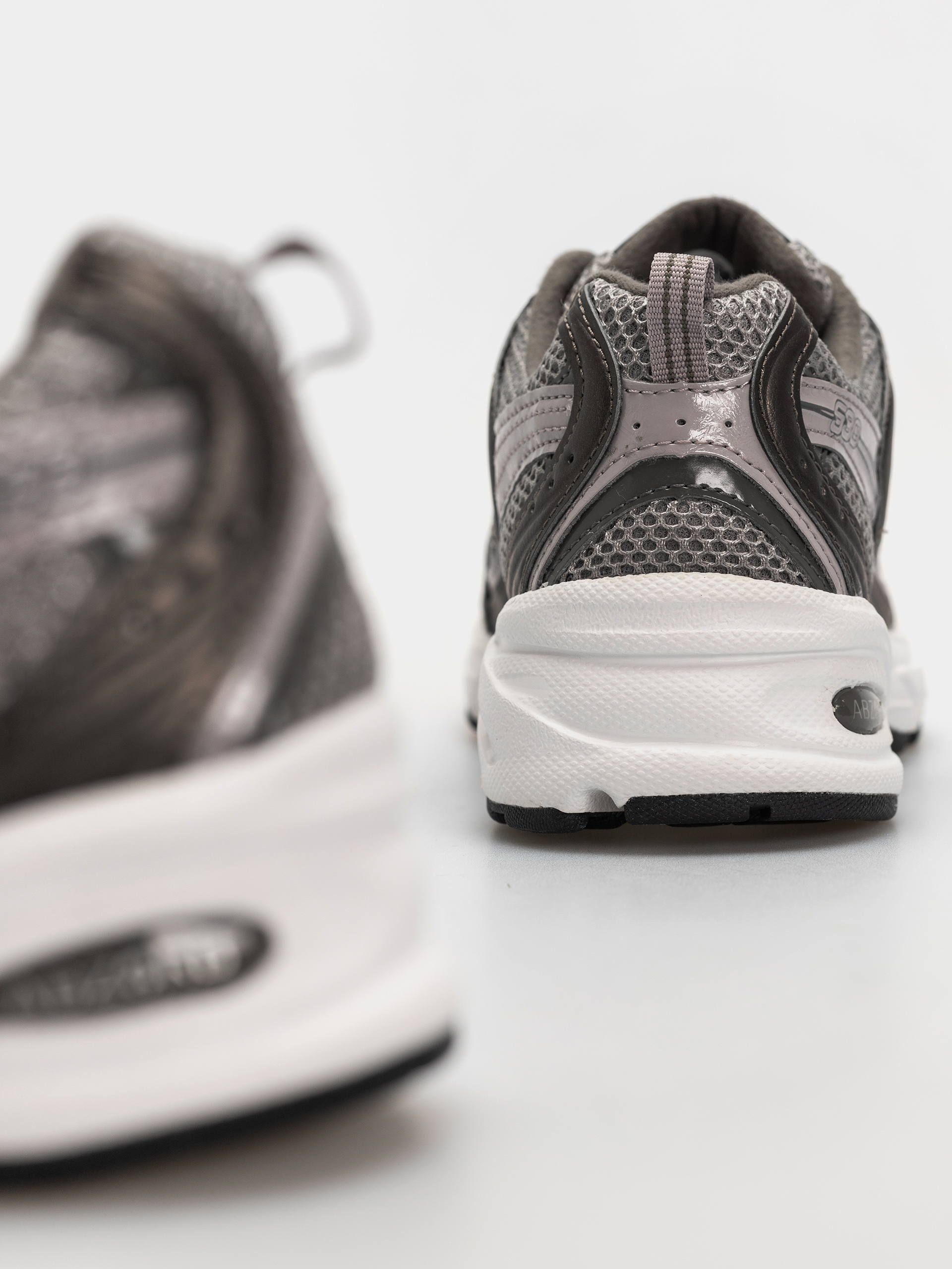 Buty New Balance 530 (black metallic/truffle salt)