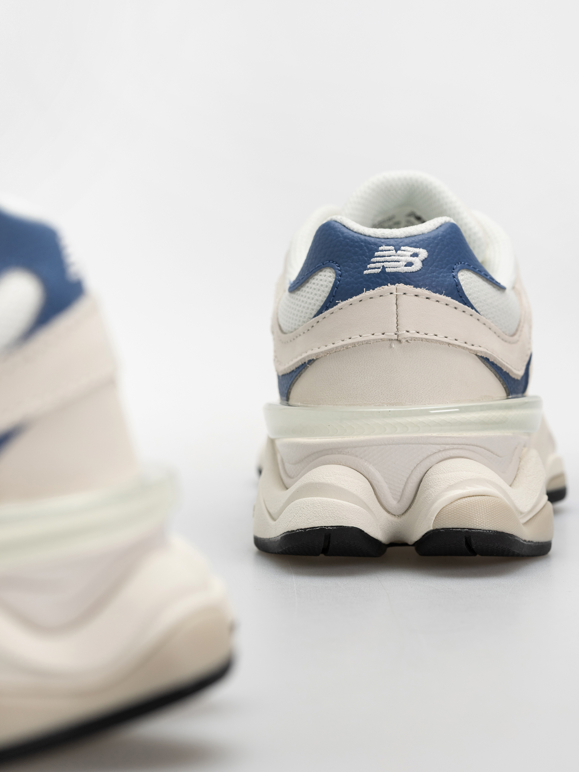 Buty New Balance 9060 (sea salt/magic blue)
