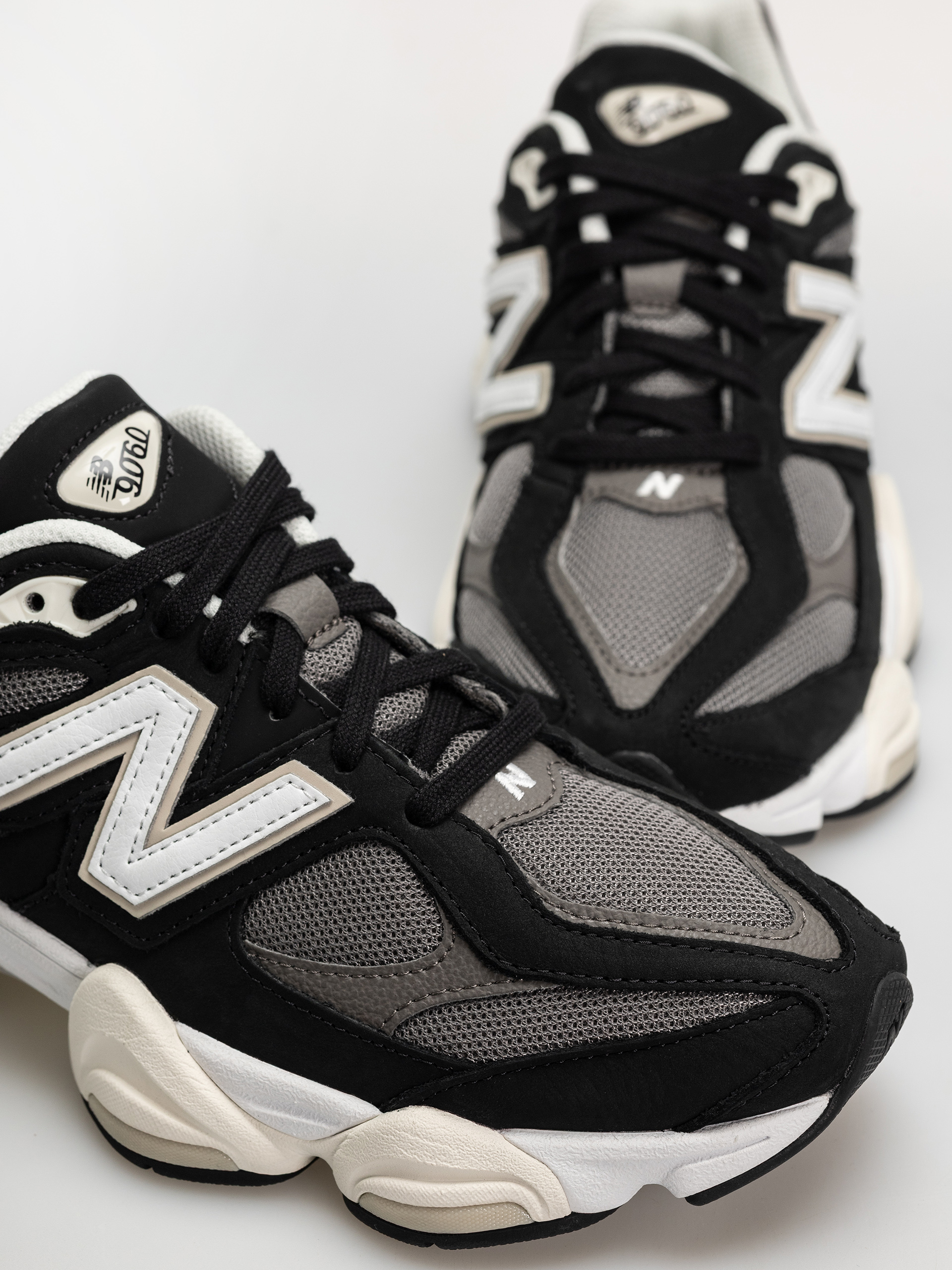 Buty New Balance 9060 (black/tornado)