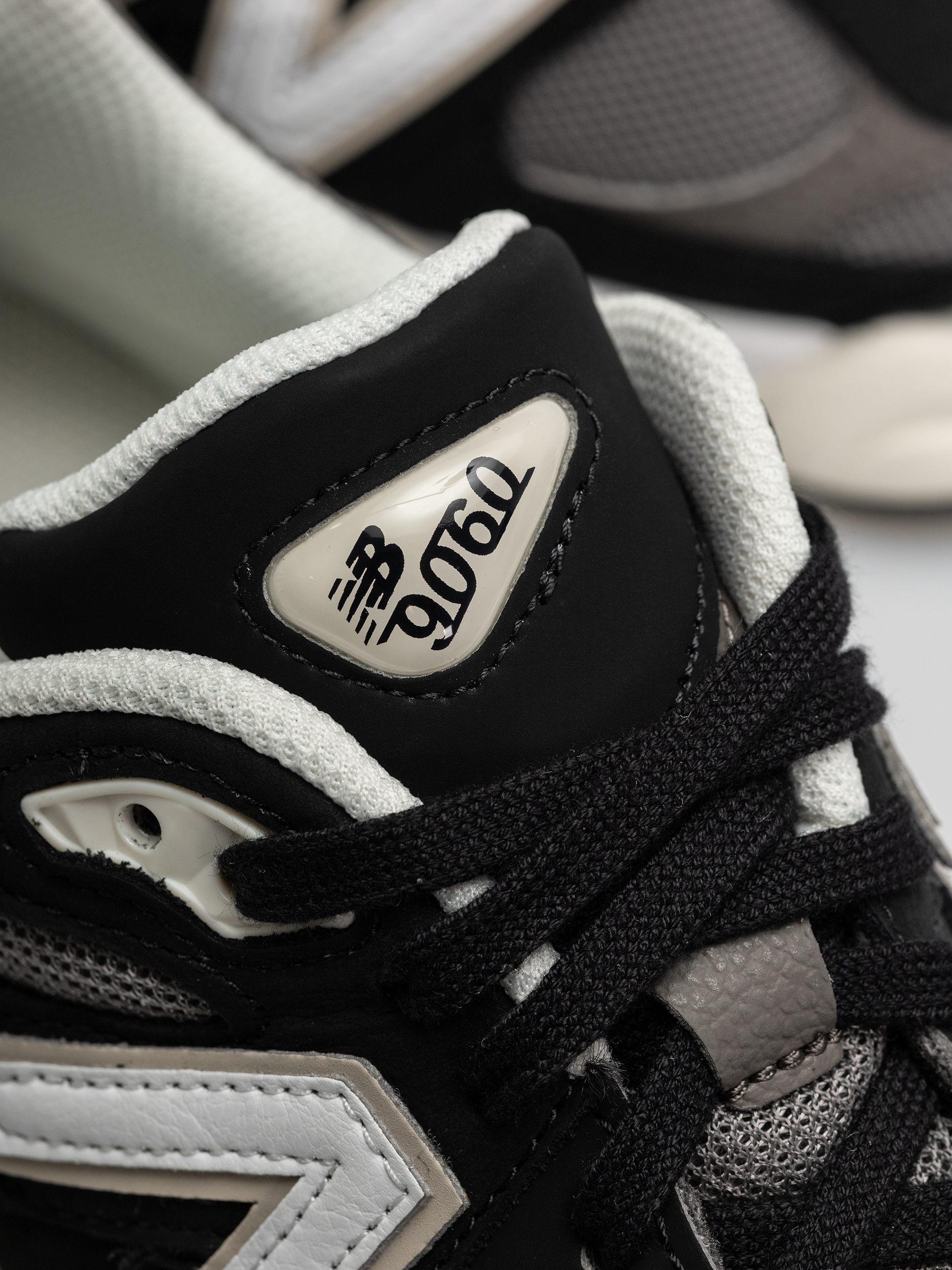 Buty New Balance 9060 (black/tornado)