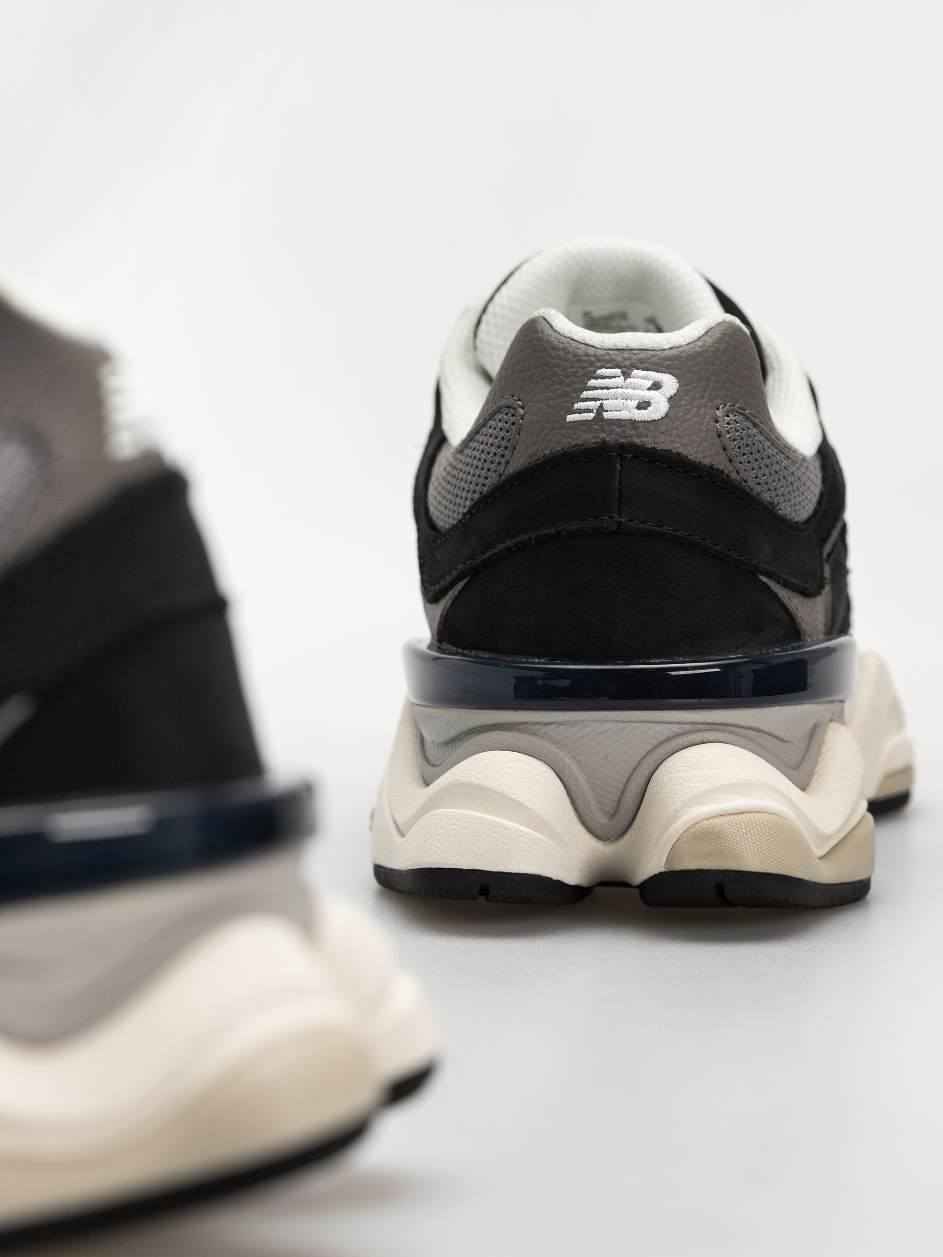 Buty New Balance 9060 (black/tornado)