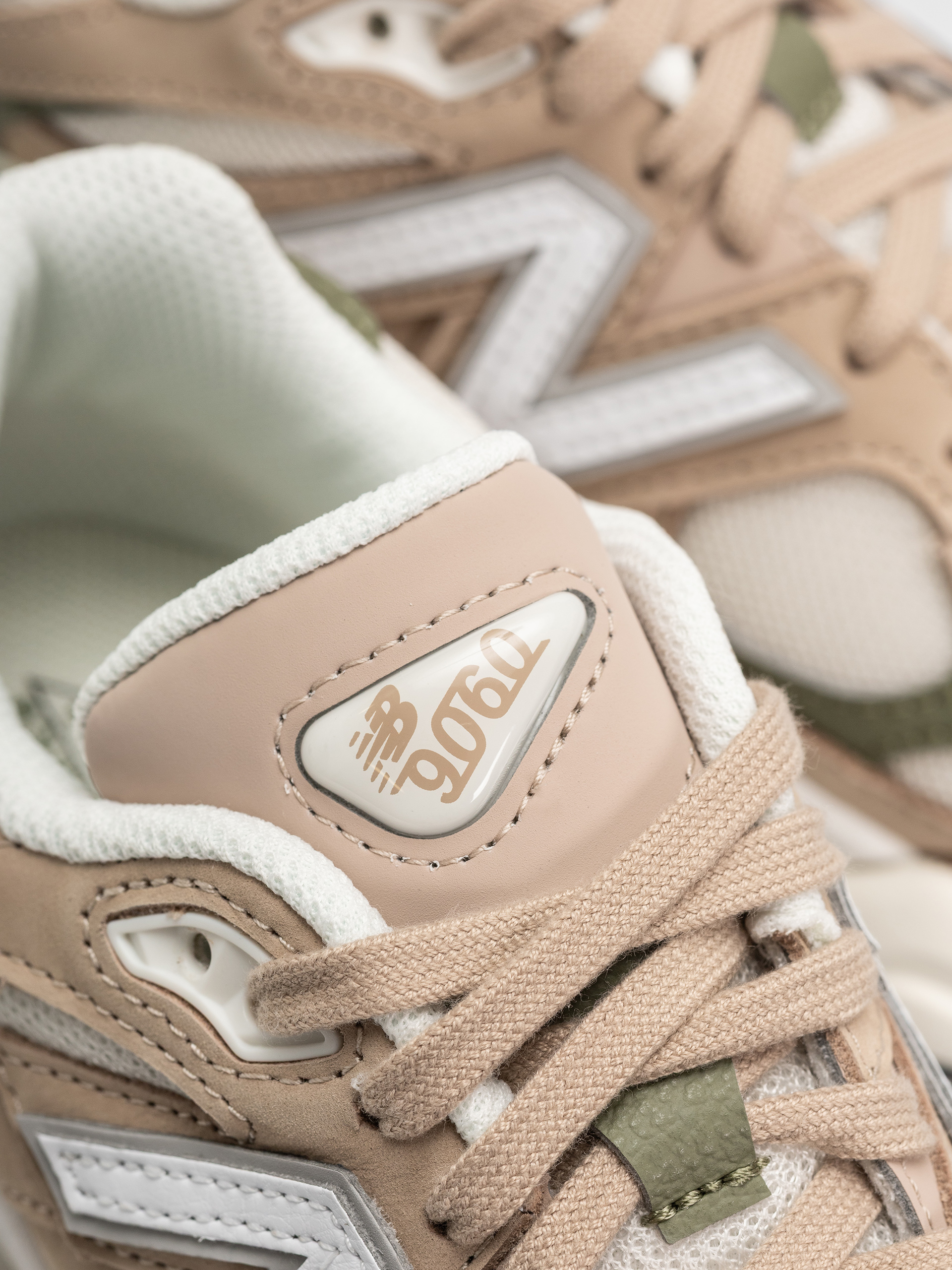 Buty New Balance 9060 (mindful grey/dark olivine)