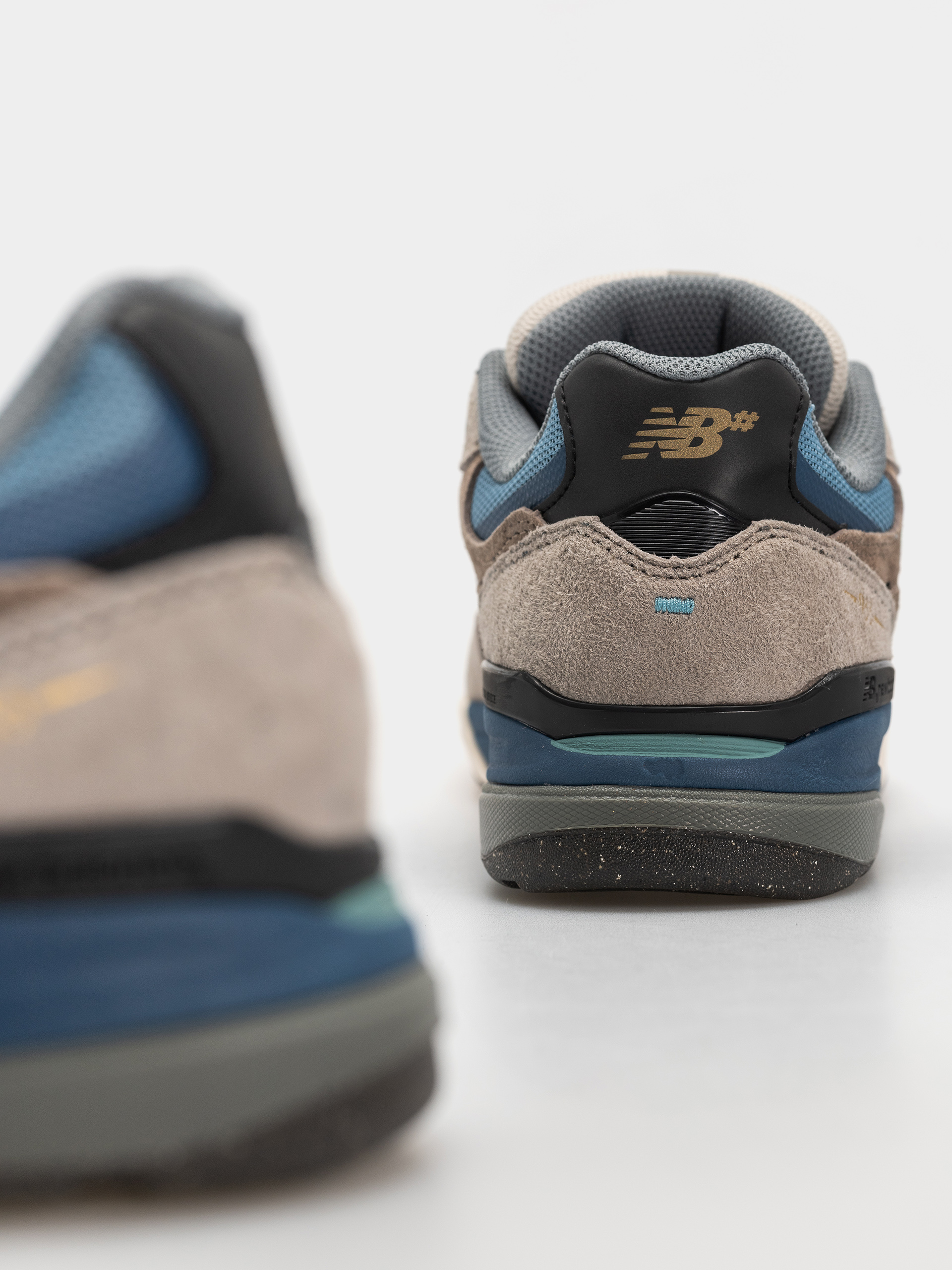 Buty New Balance 933 (mushroom/still water)