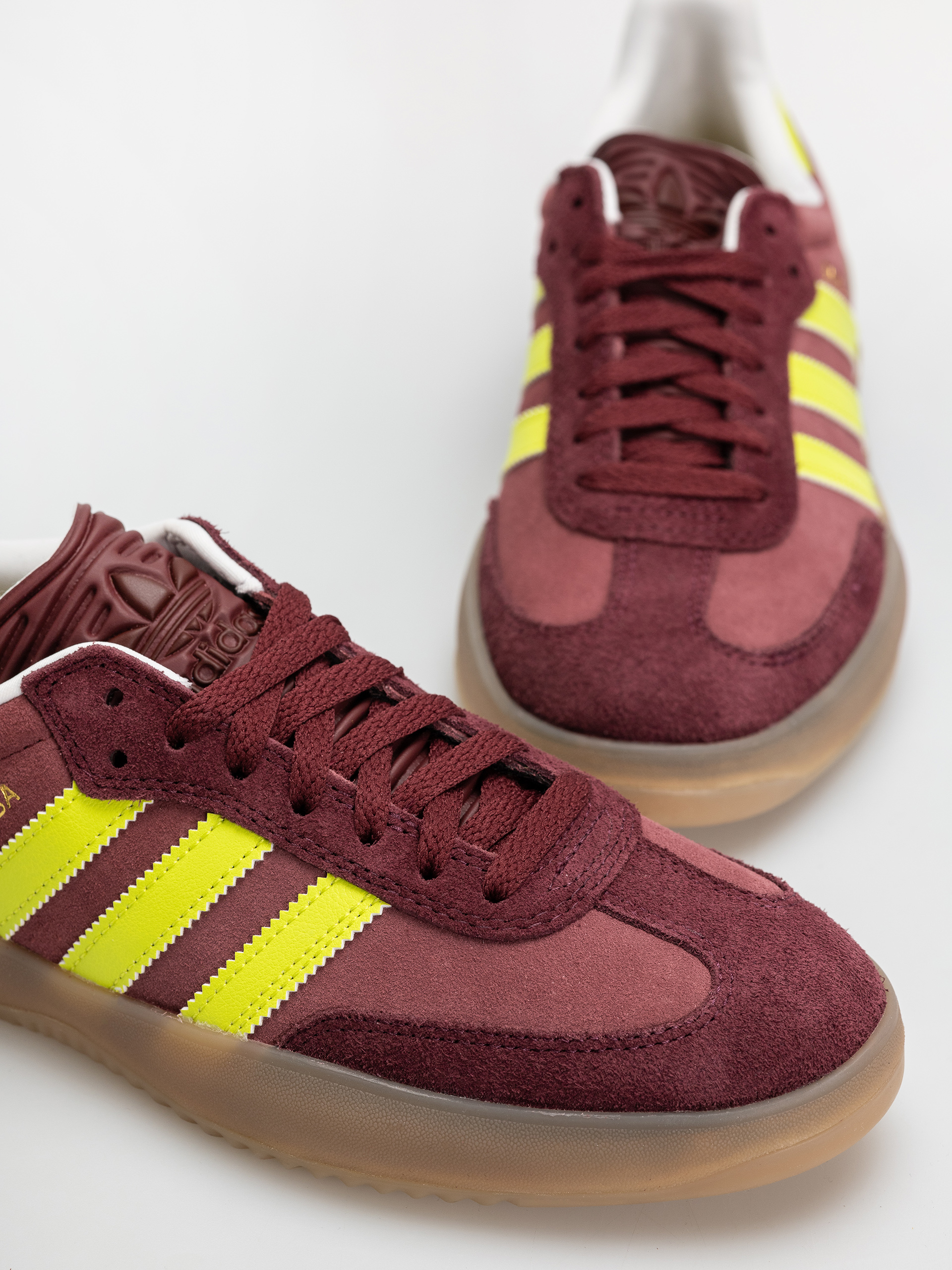 Buty adidas Puig Samba (maroon/sesoye/shared)