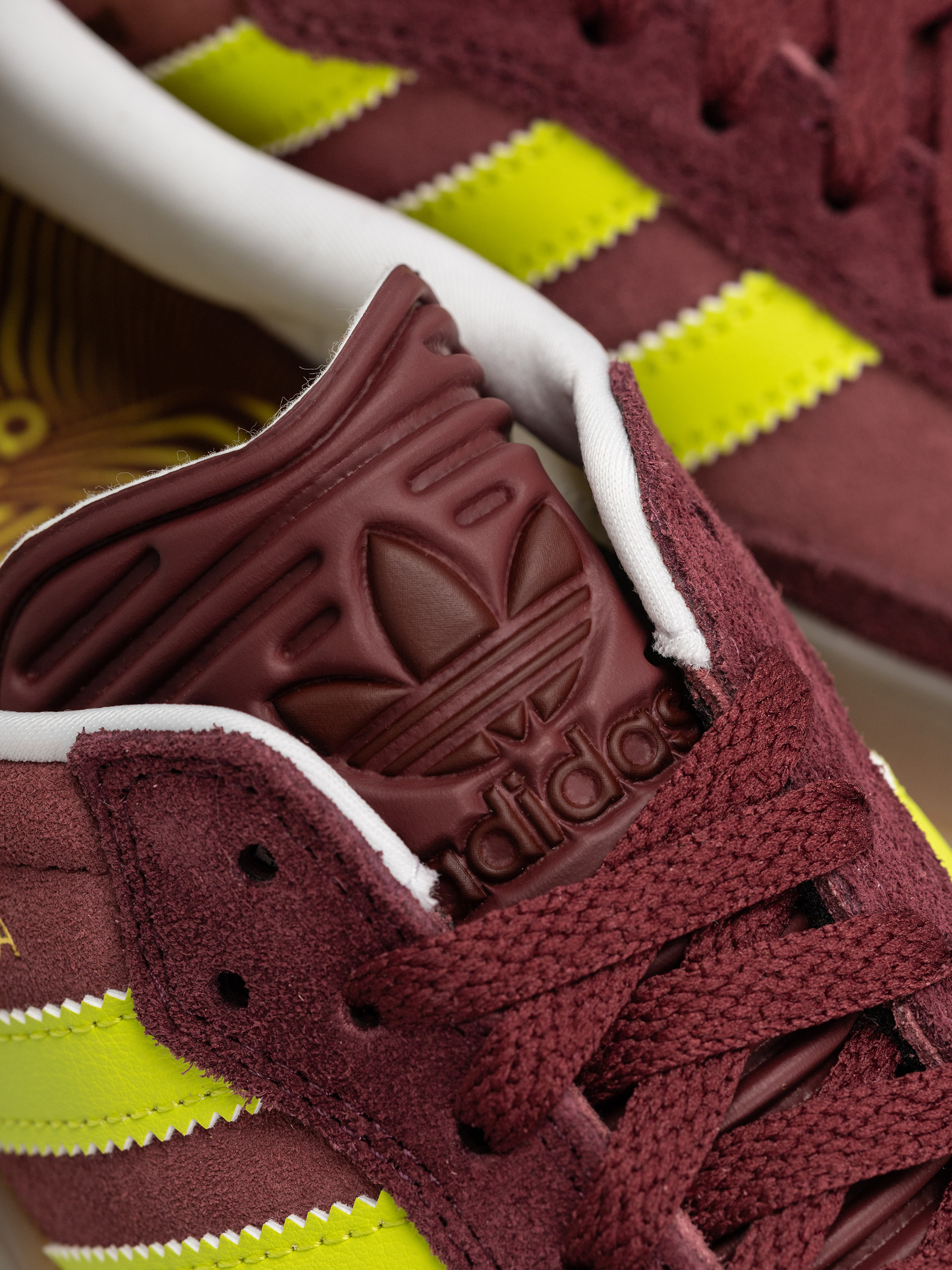Buty adidas Puig Samba (maroon/sesoye/shared)