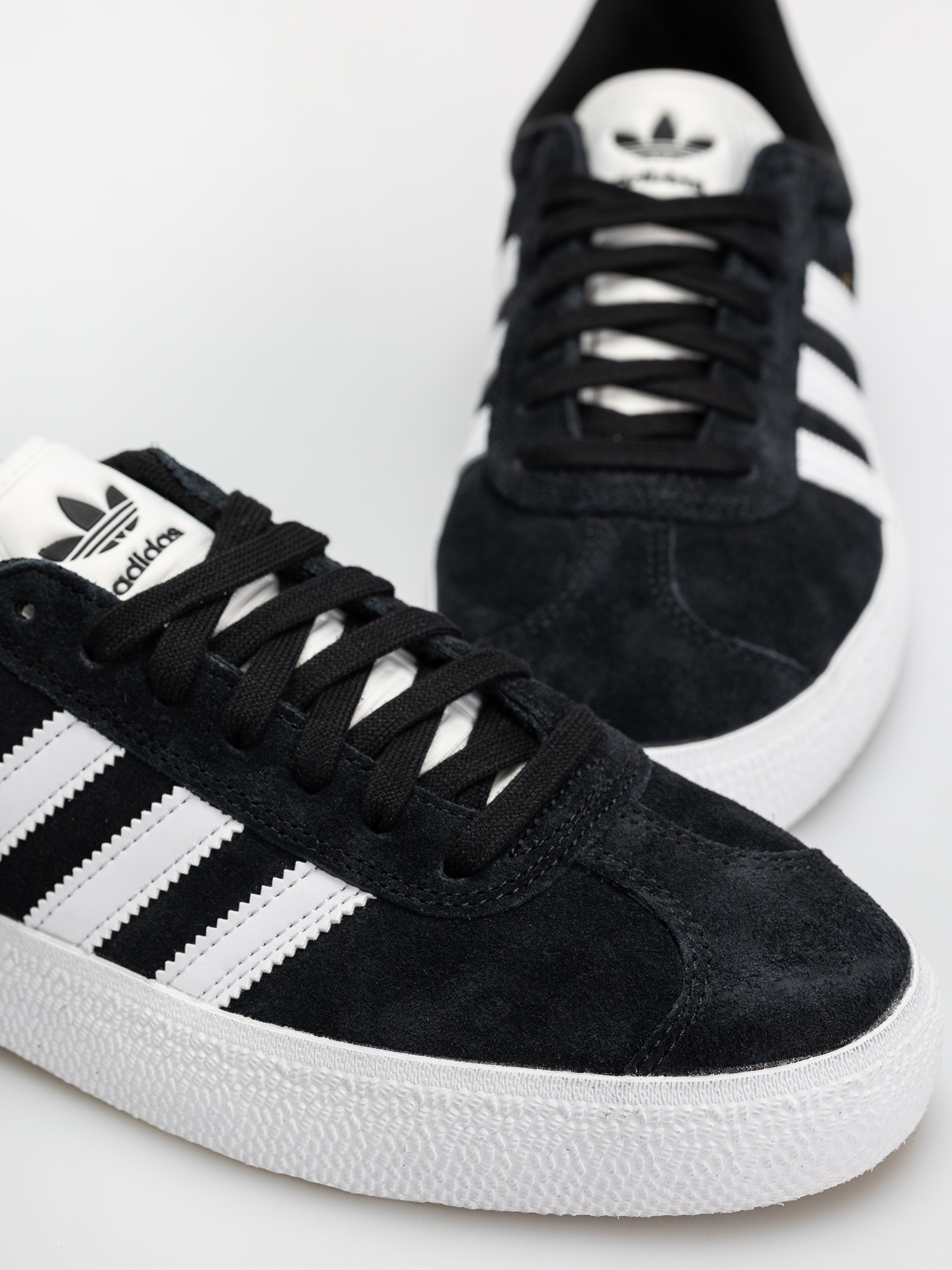 Buty adidas Gazelle Adv (cblack/ftwwht/goldmt)