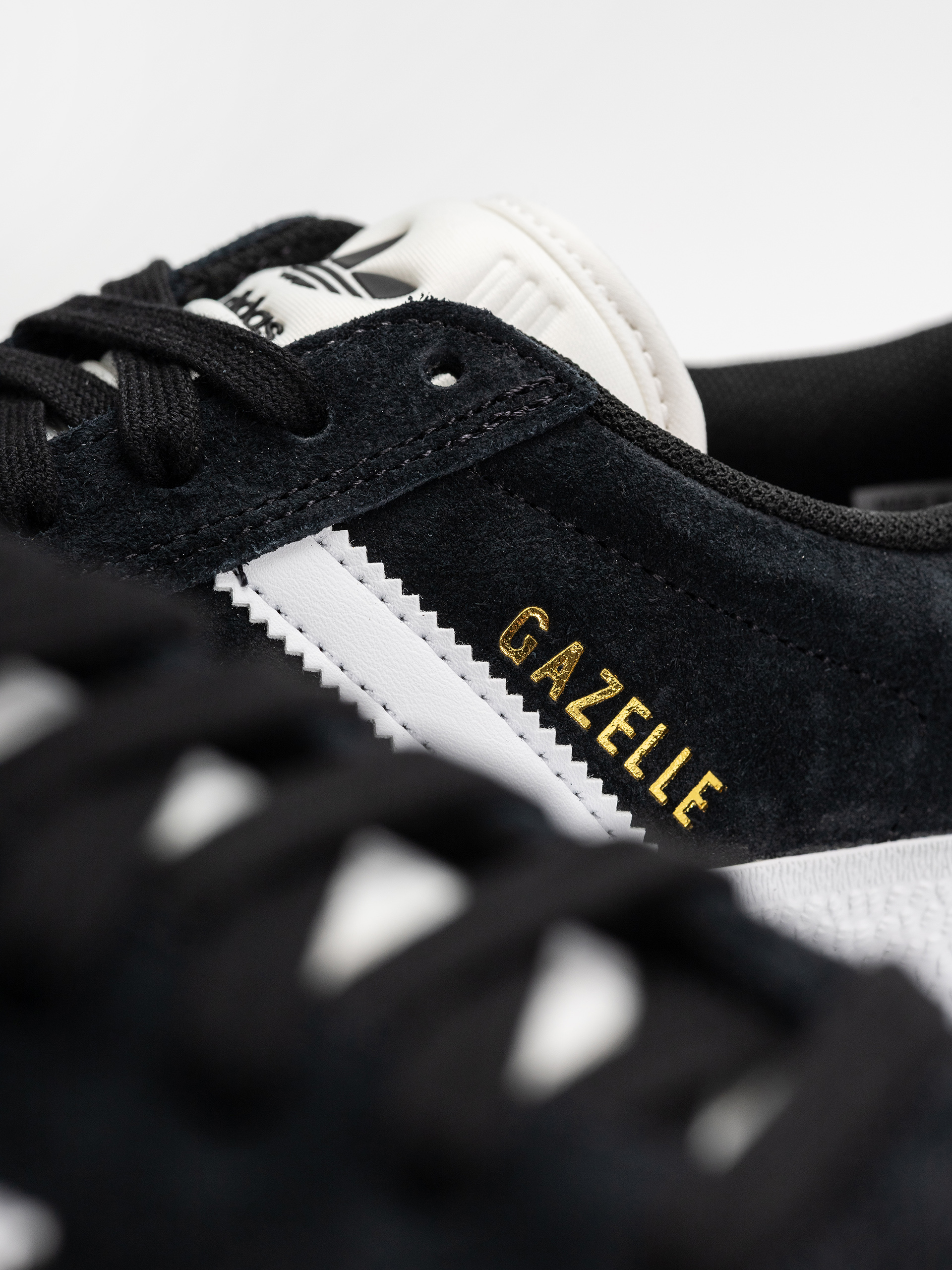 Buty adidas Gazelle Adv (cblack/ftwwht/goldmt)