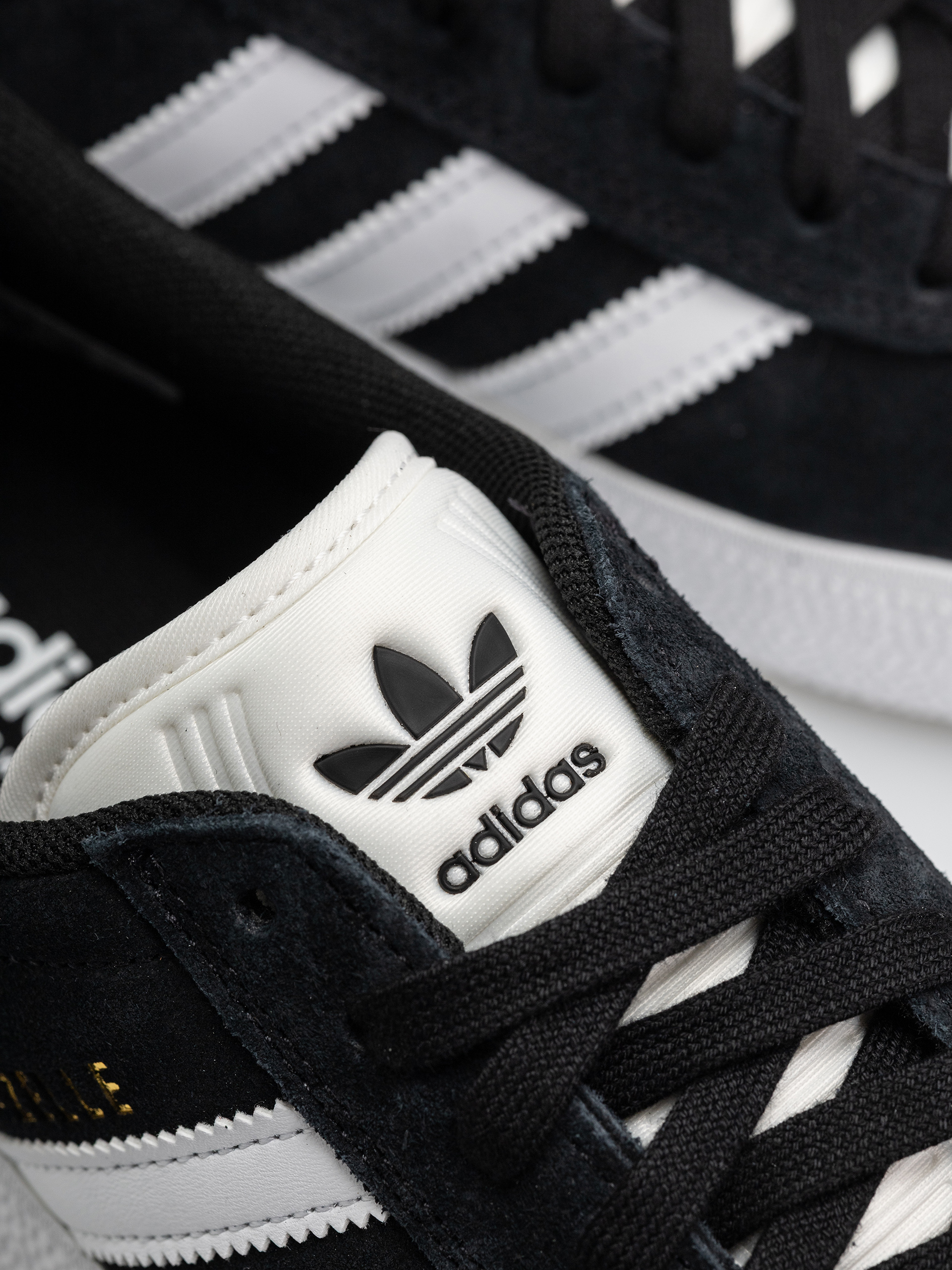 Buty adidas Gazelle Adv (cblack/ftwwht/goldmt)
