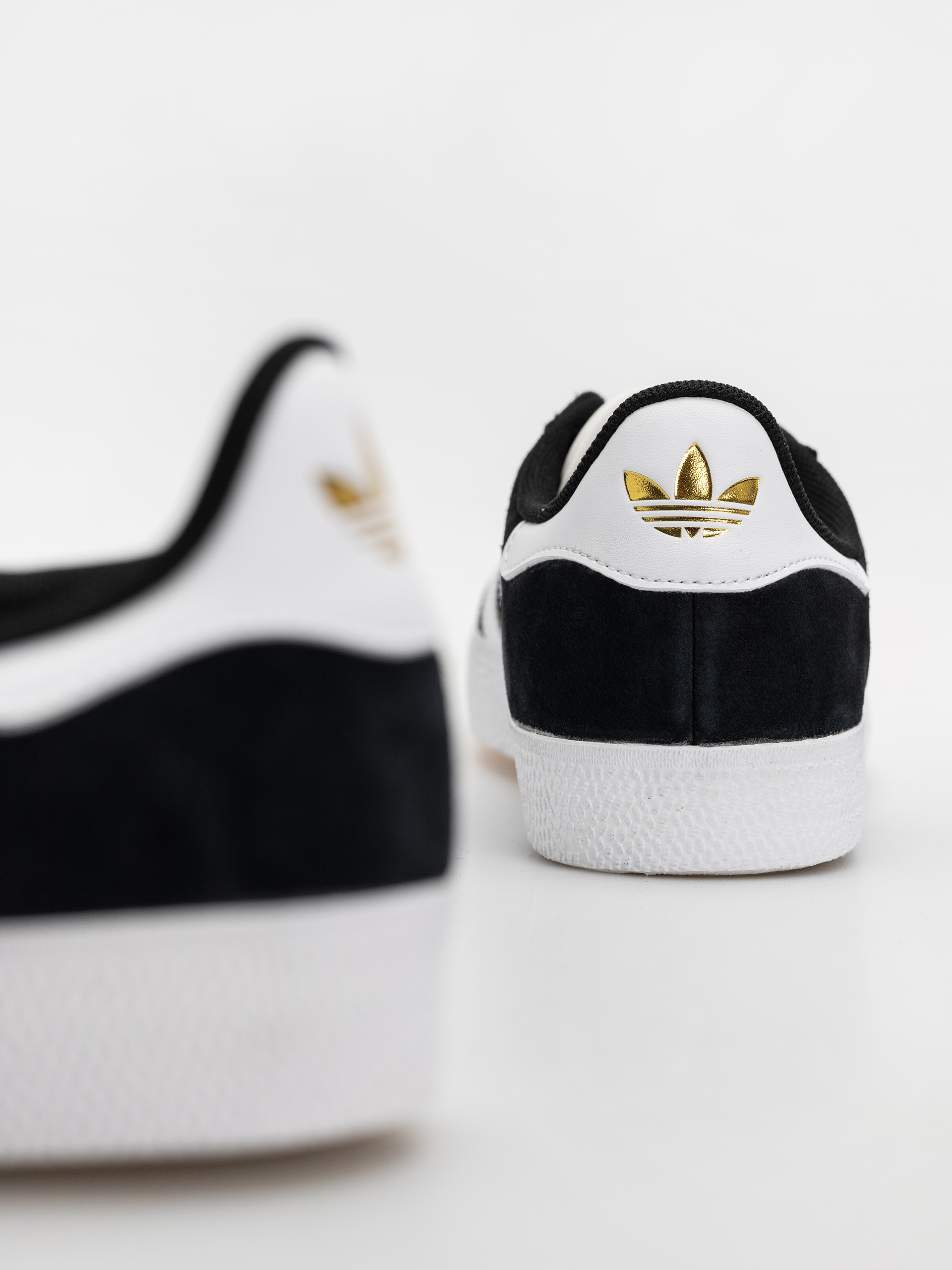 Buty adidas Gazelle Adv (cblack/ftwwht/goldmt)