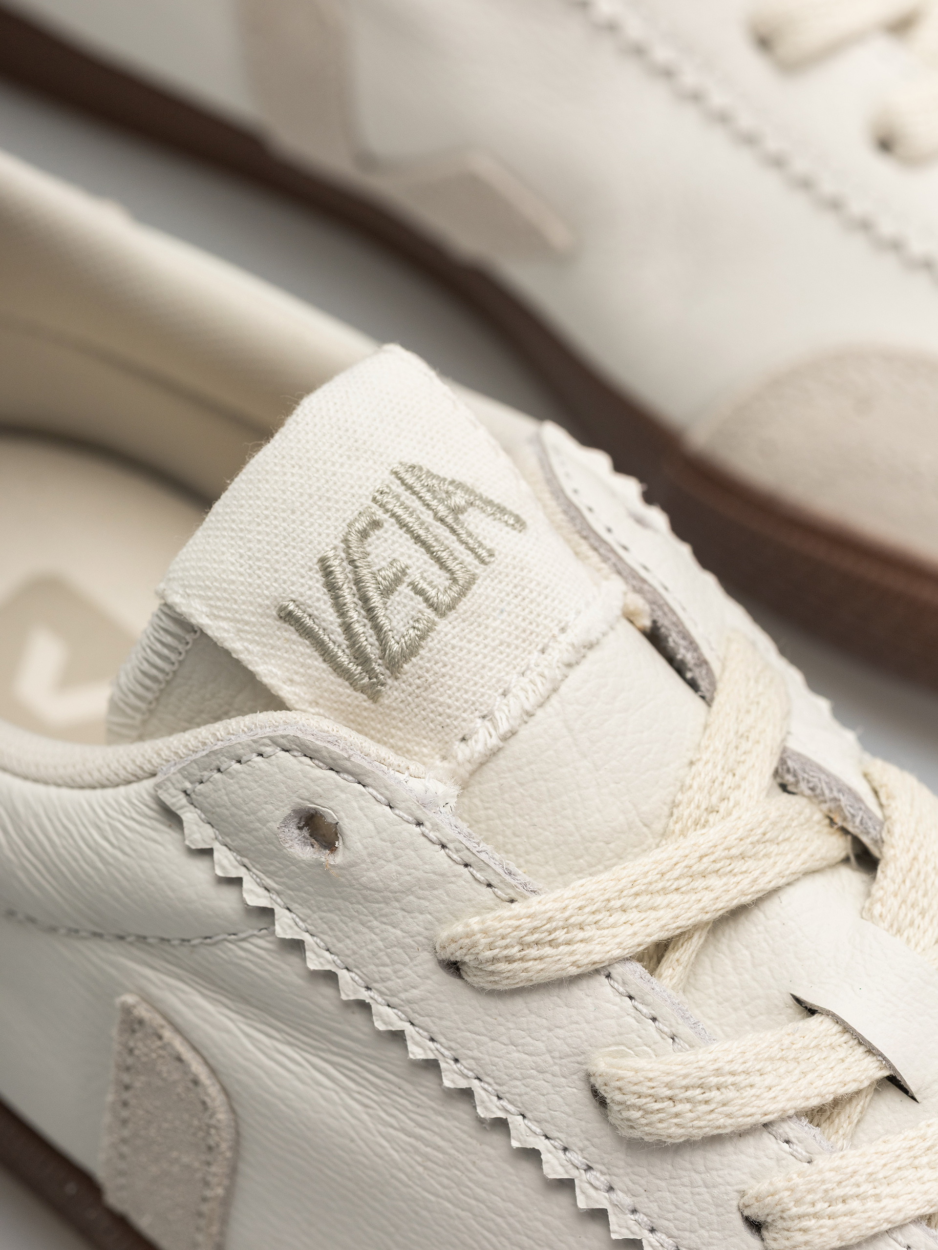 Buty Veja Volley Wmn (white natural bark)