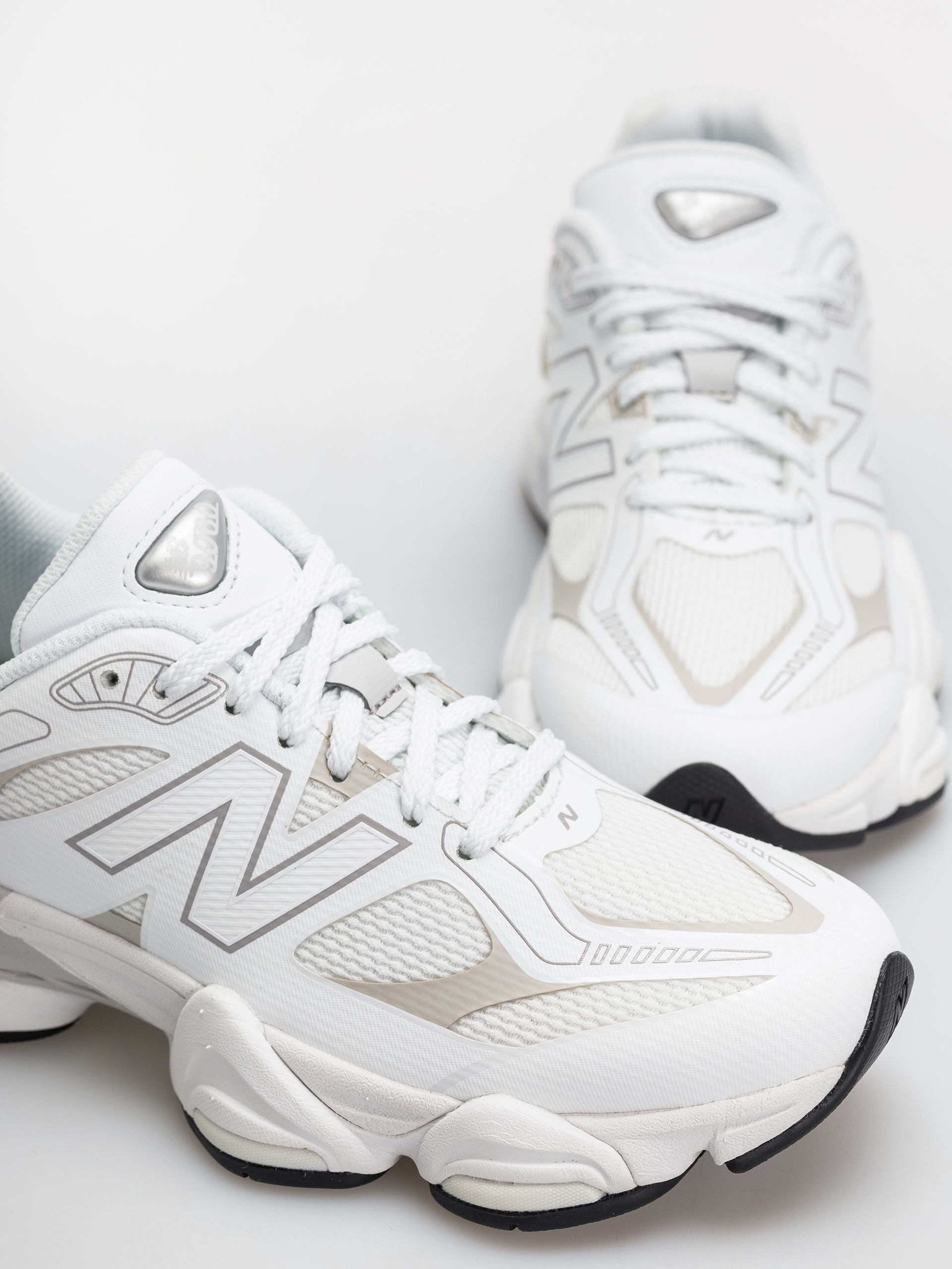 Buty New Balance 9060 (103 white/grey matter)