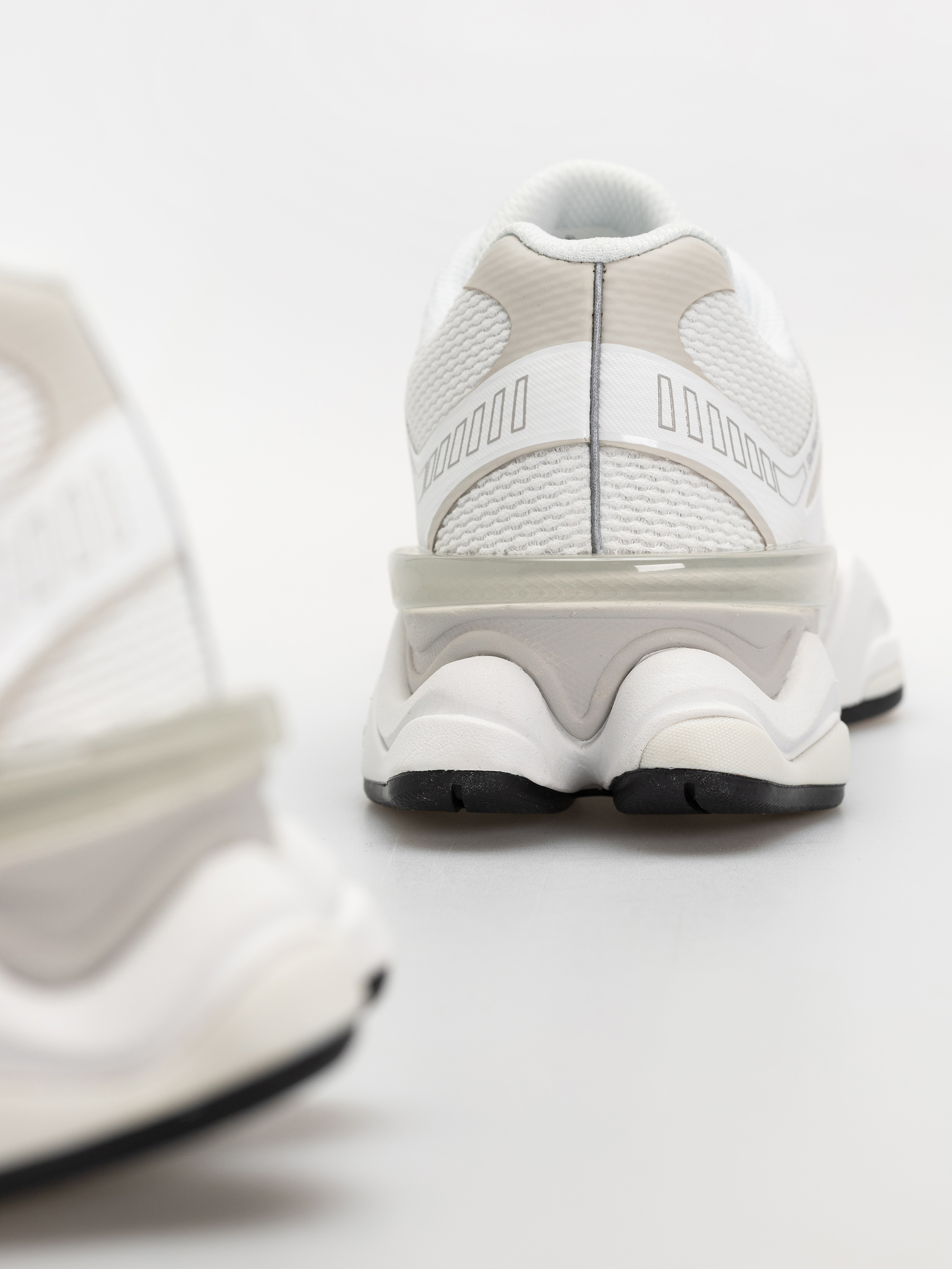 Buty New Balance 9060 (103 white/grey matter)