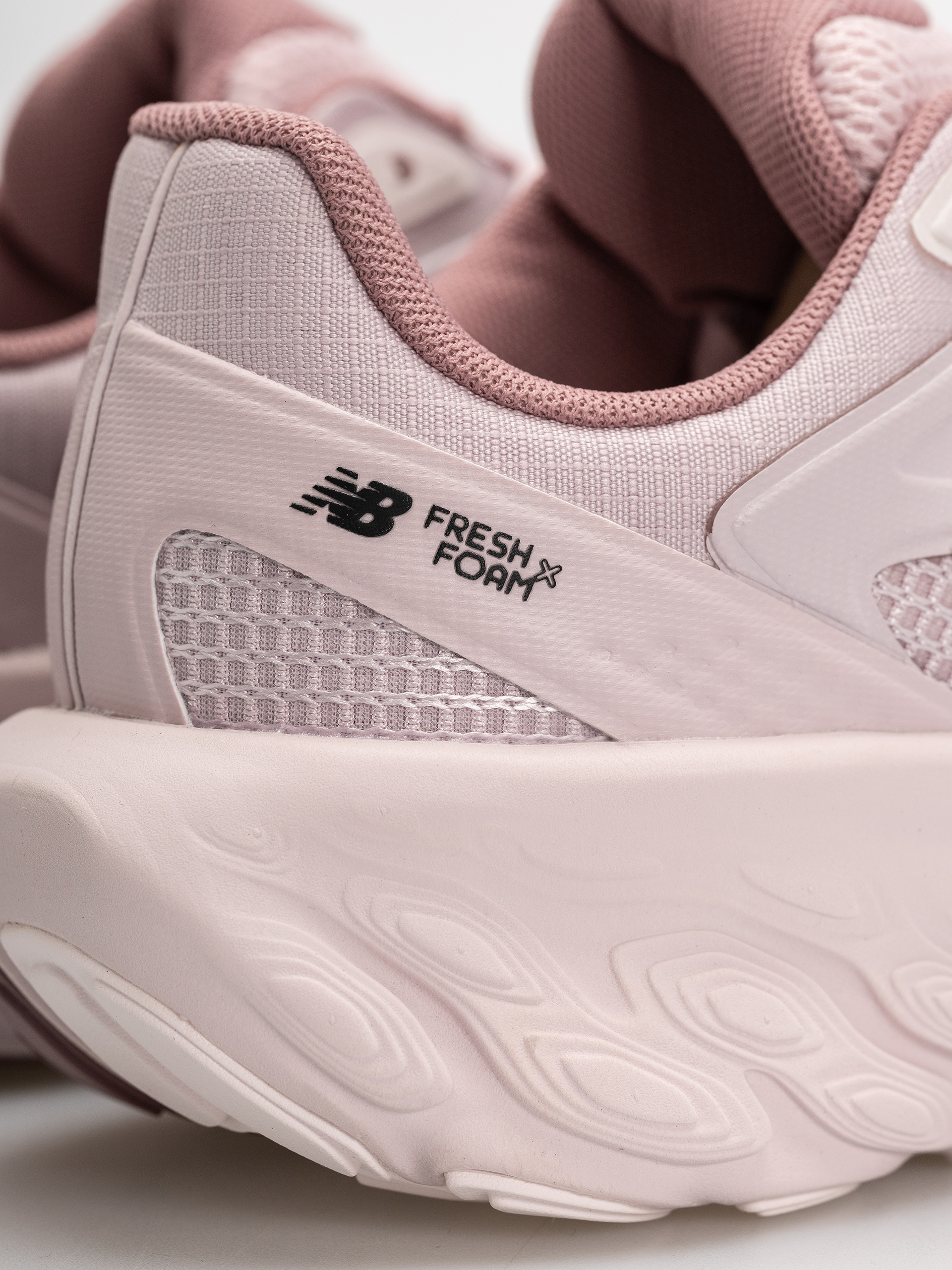 Buty New Balance UTRN (stone pink/rosewood)