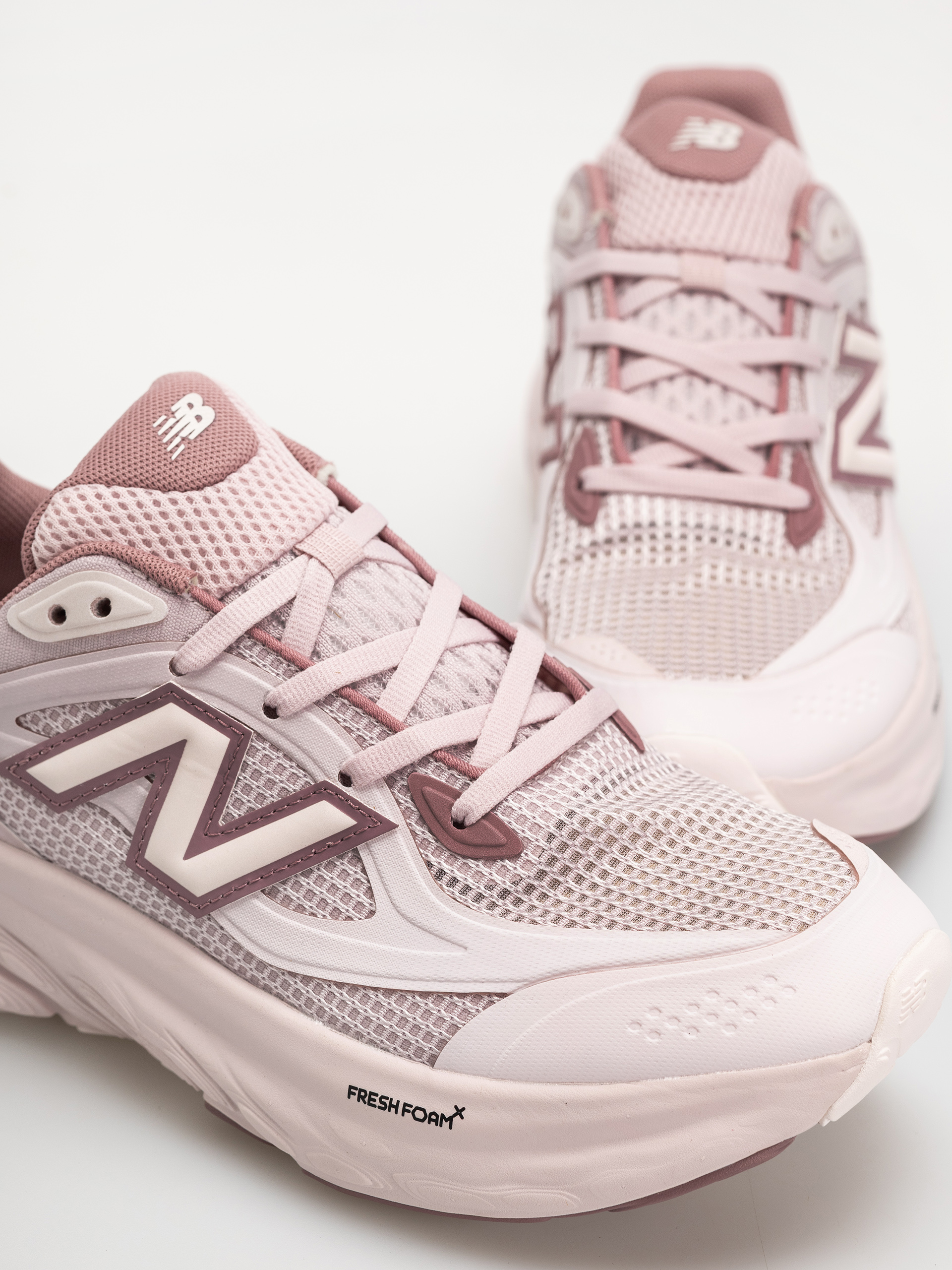 Buty New Balance UTRN (stone pink/rosewood)