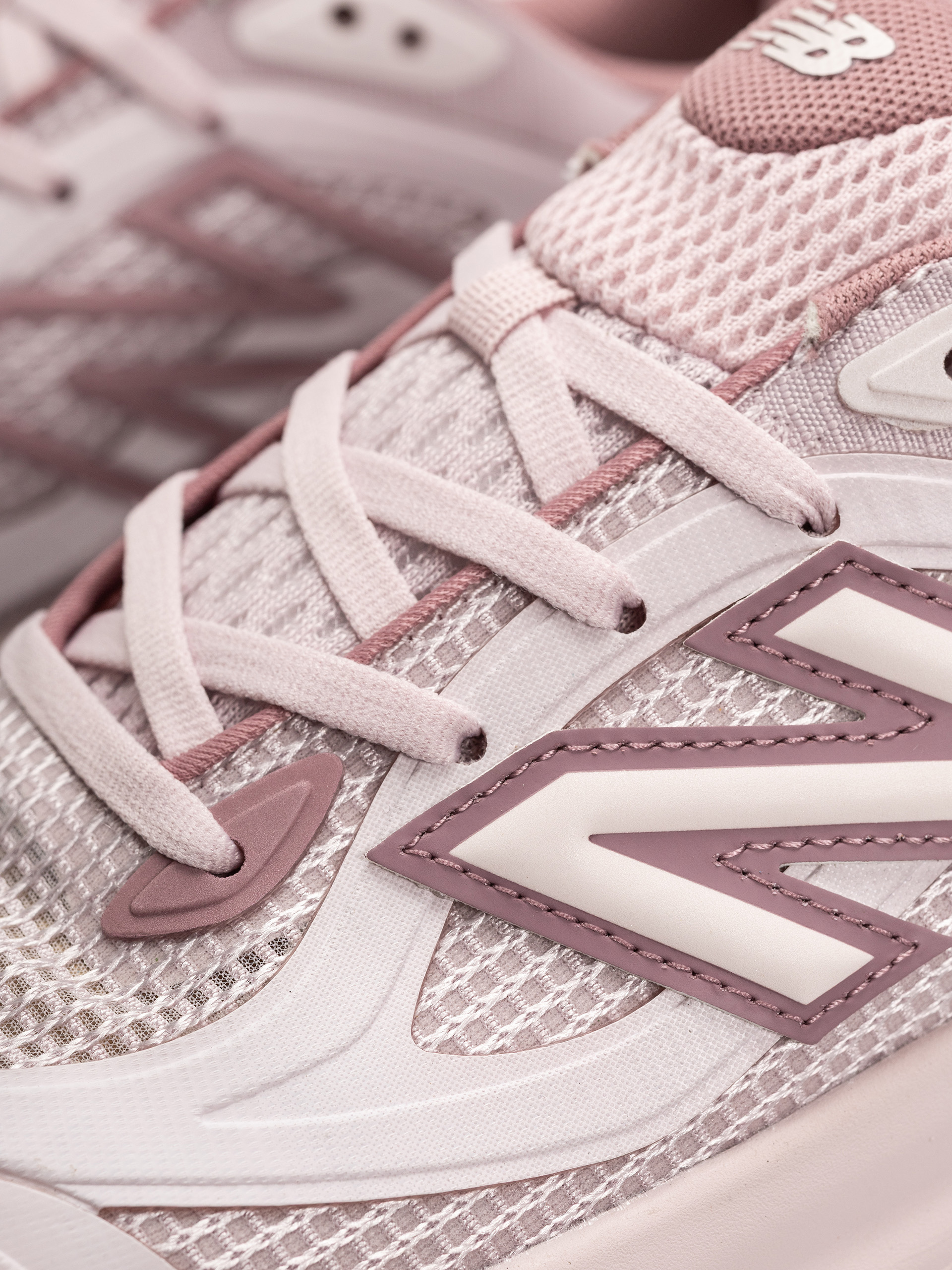 Buty New Balance UTRN (stone pink/rosewood)