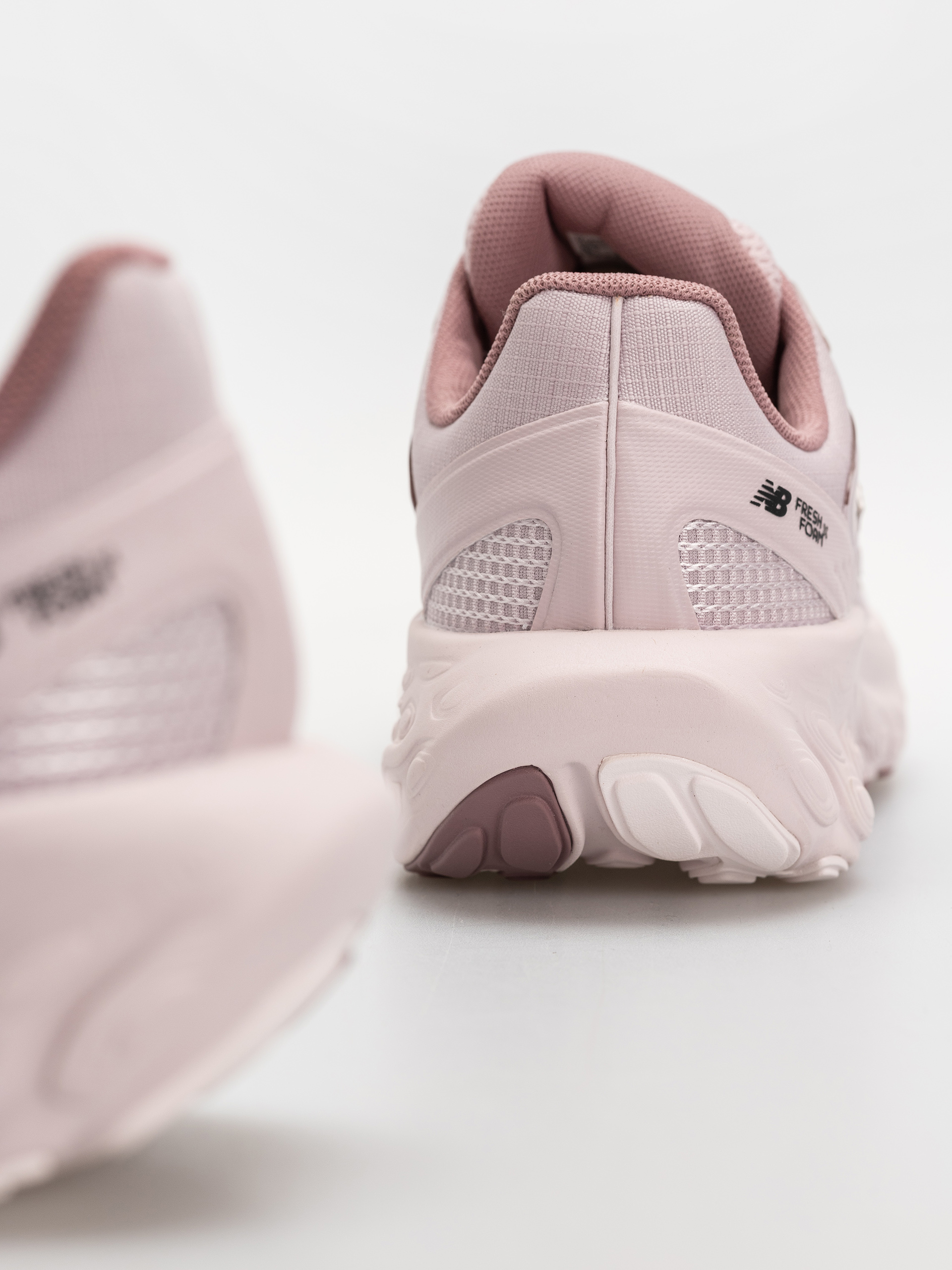Buty New Balance UTRN (stone pink/rosewood)