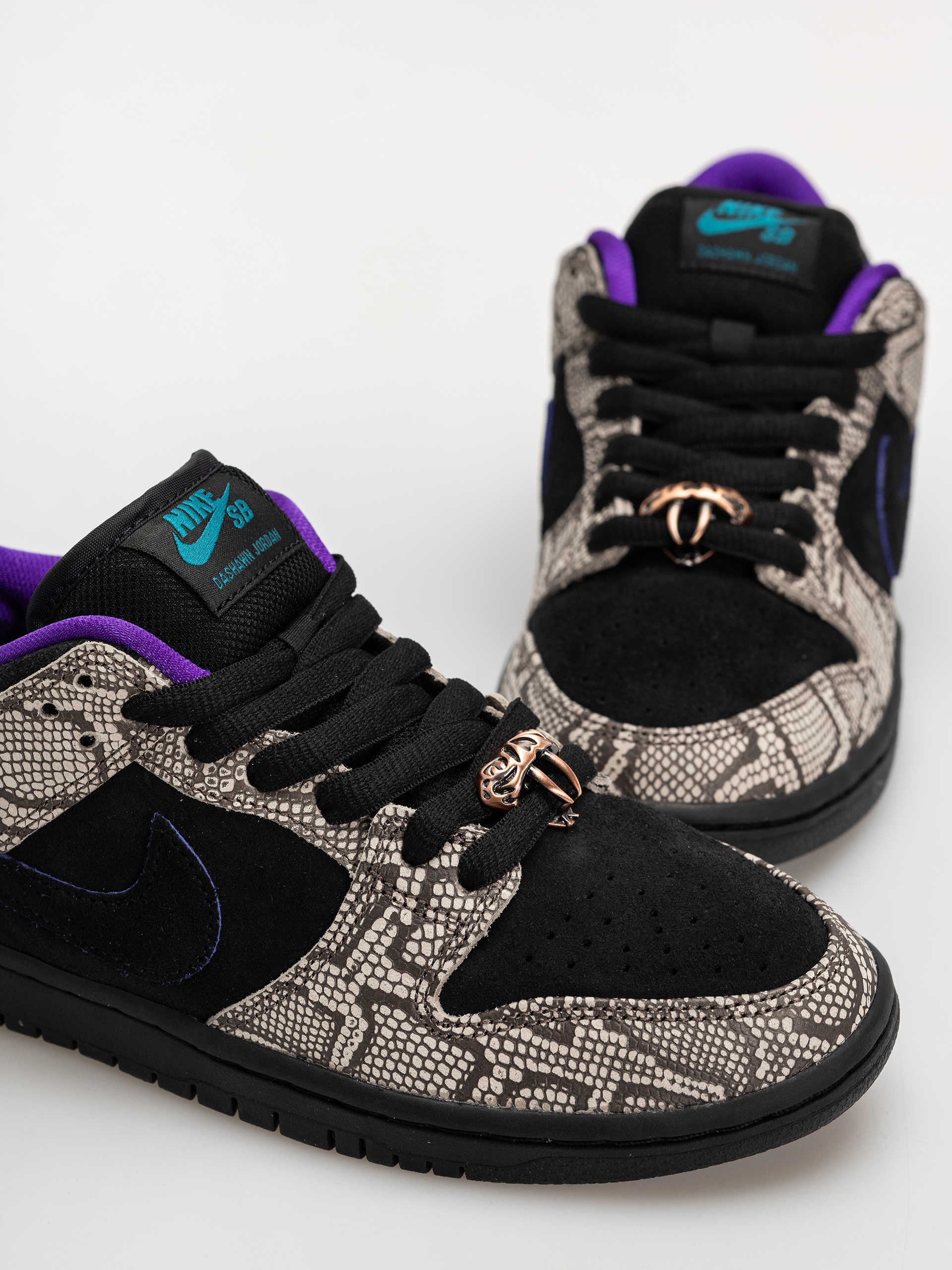 Buty Nike SB Dunk Low Pro (string/black bright spruce fierce purple)