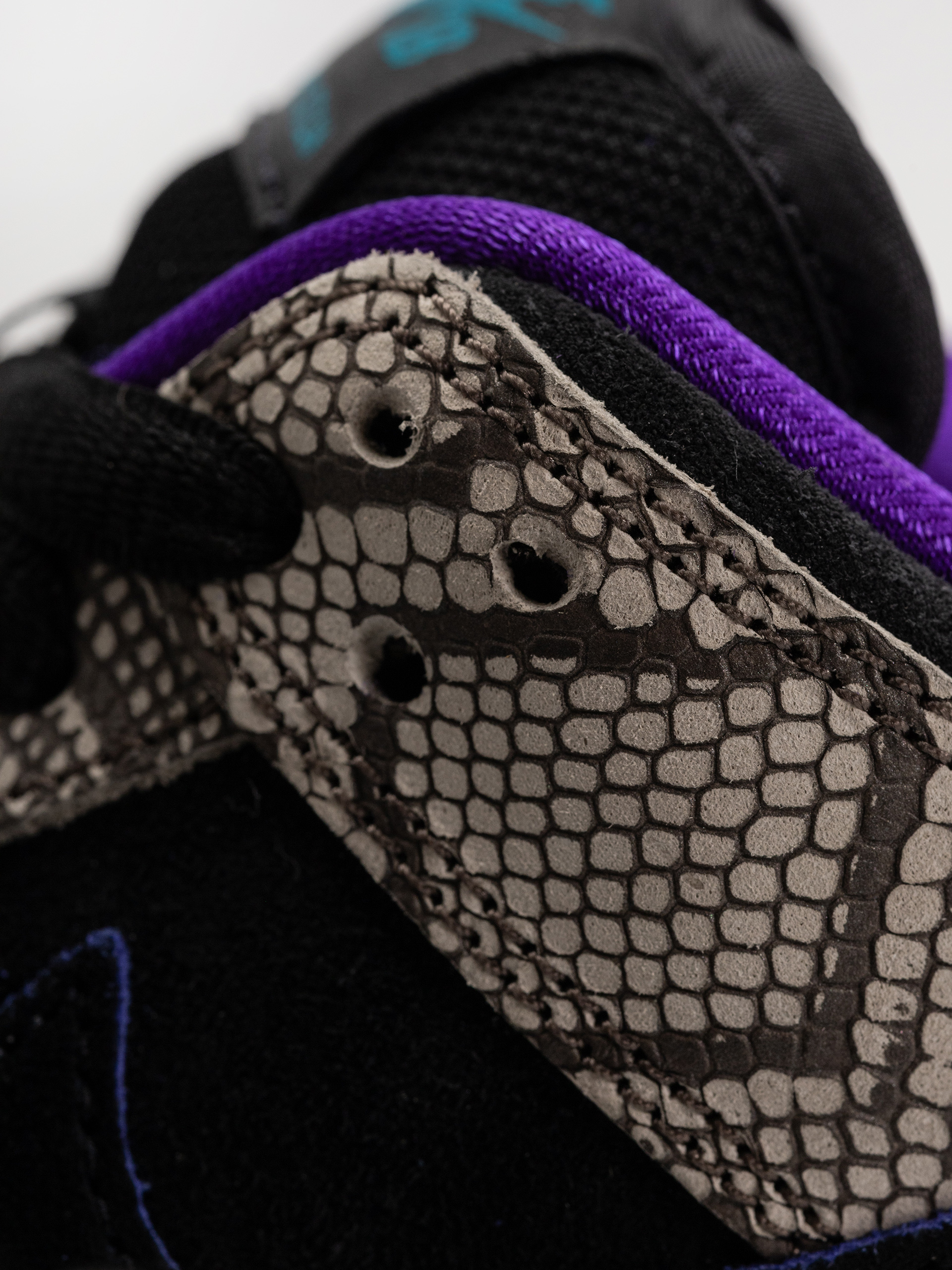 Buty Nike SB Dunk Low Pro (string/black bright spruce fierce purple)