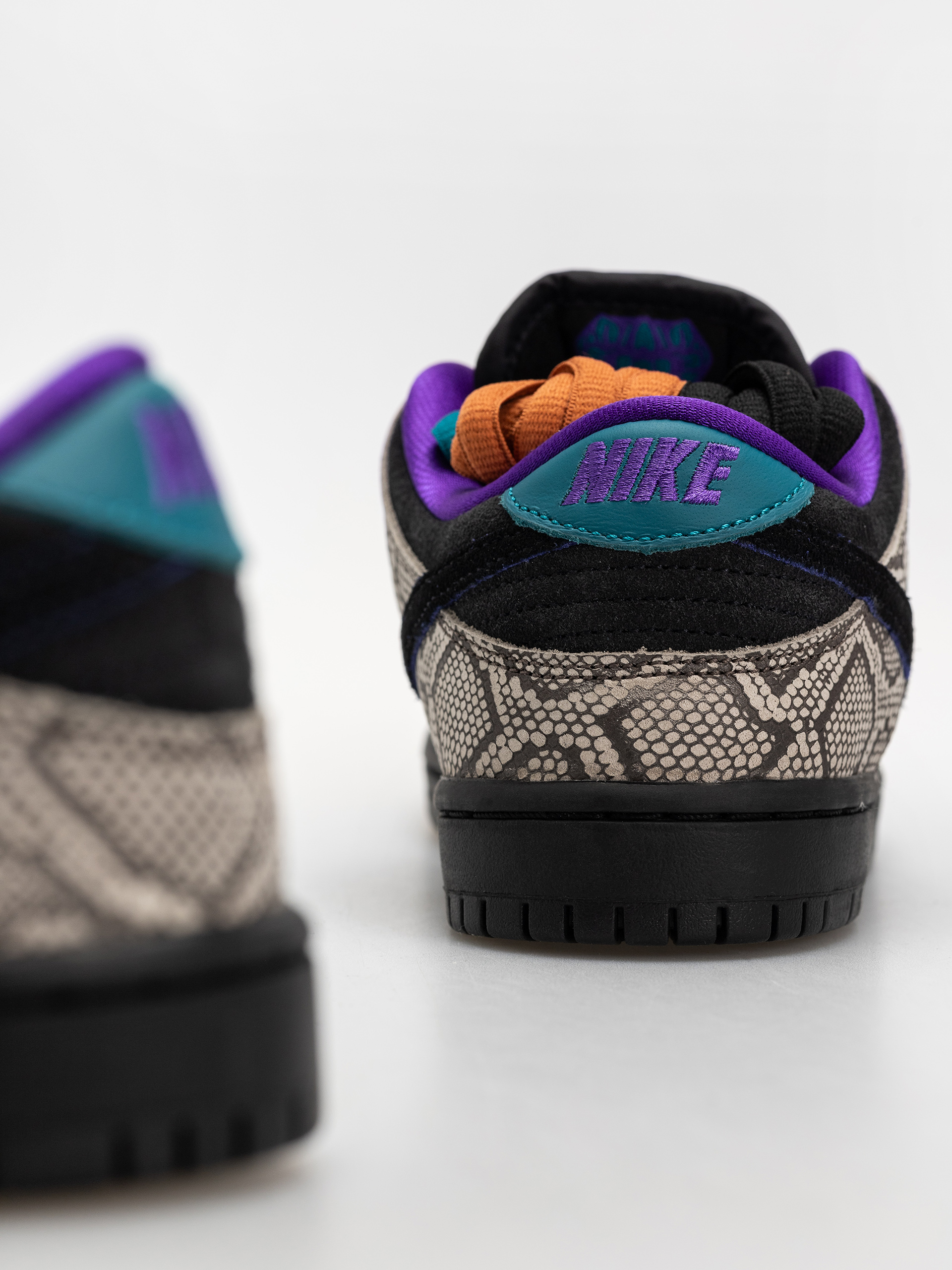 Buty Nike SB Dunk Low Pro (string/black bright spruce fierce purple)