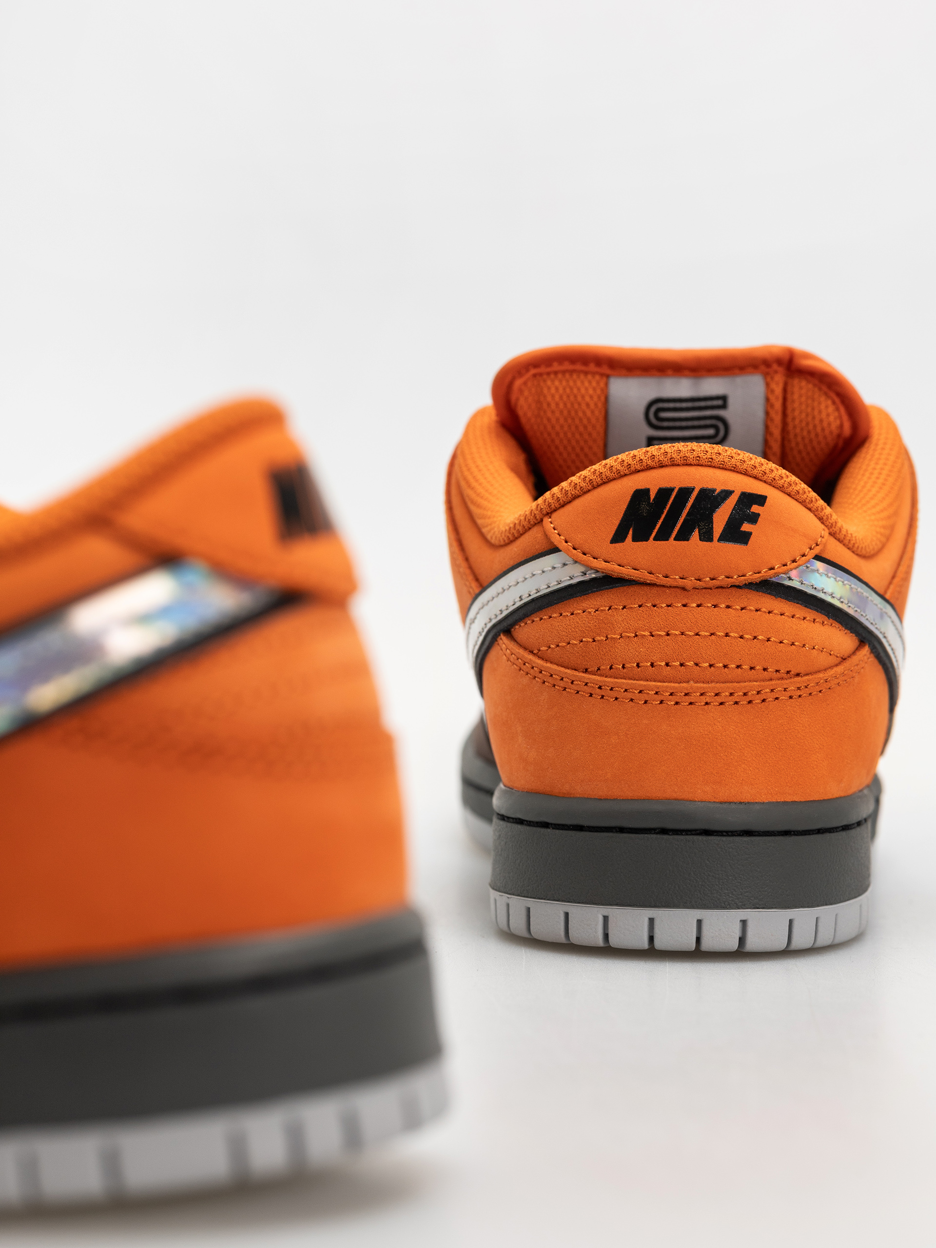 Buty Nike SB Dunk Low Pro (safety orange/wolf grey baroque brown)